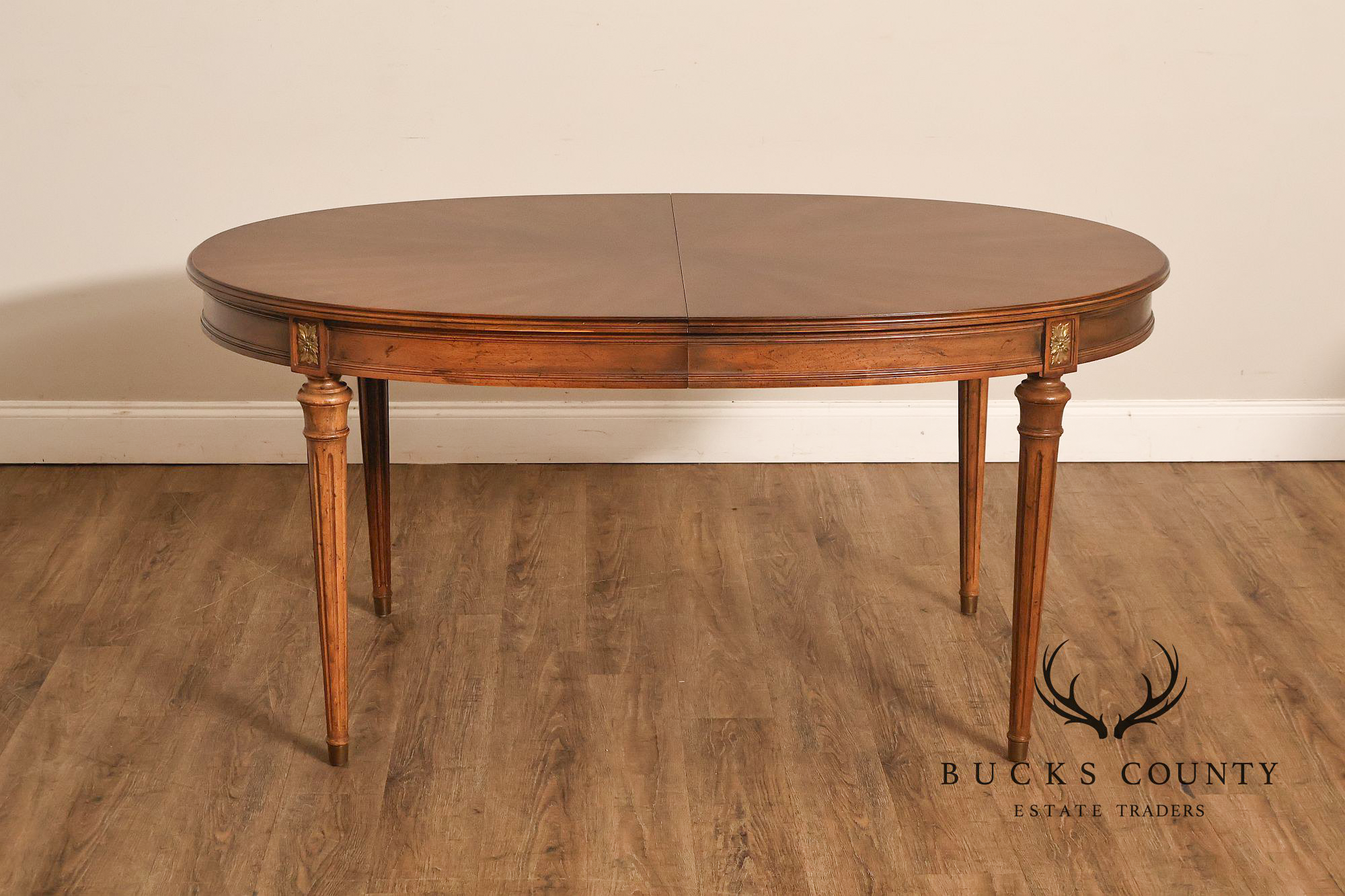 Henredon Vintage French Louis XVI Style Extendable Oval Walnut Dining Table