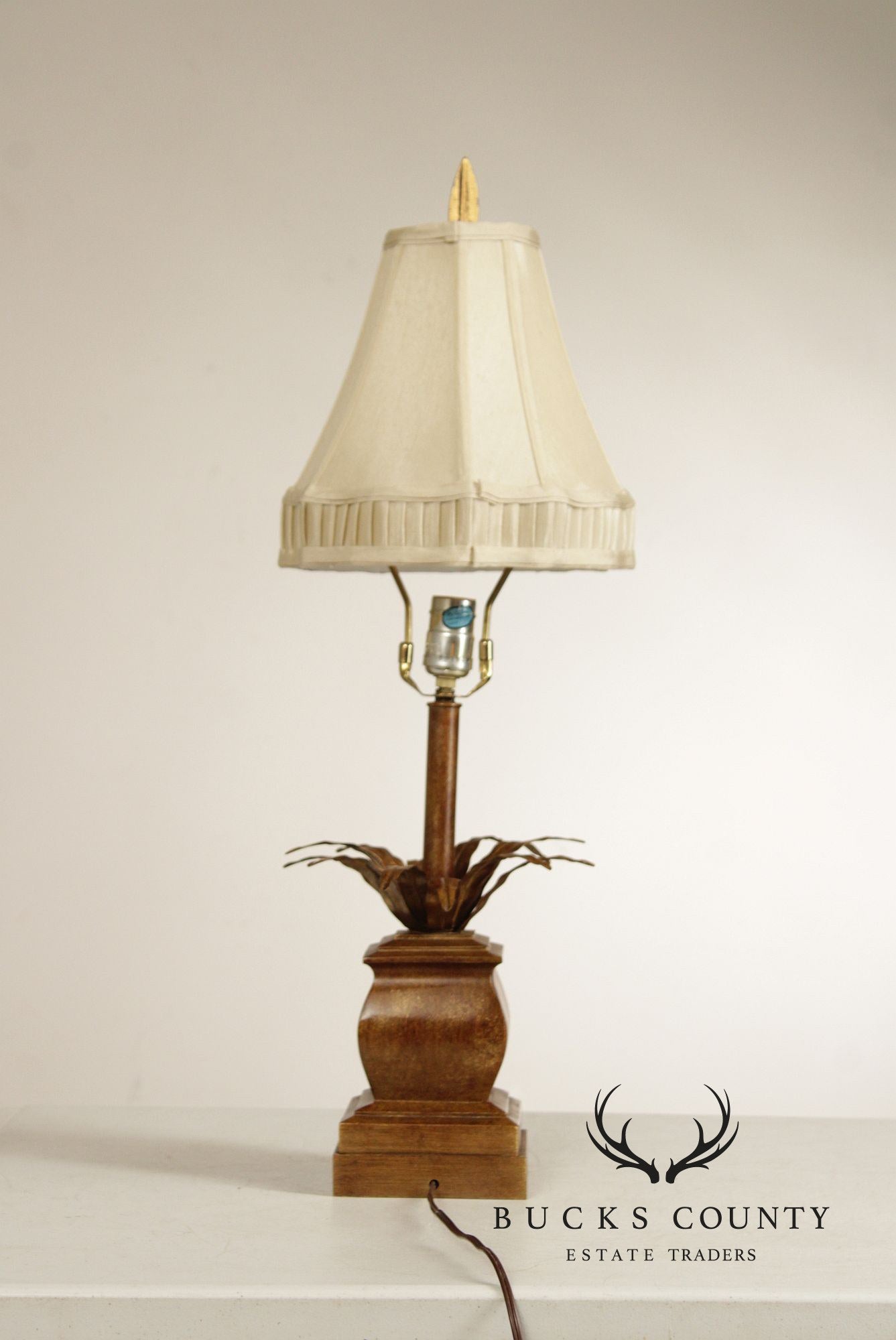 Contemporary Pineapple Table Lamp