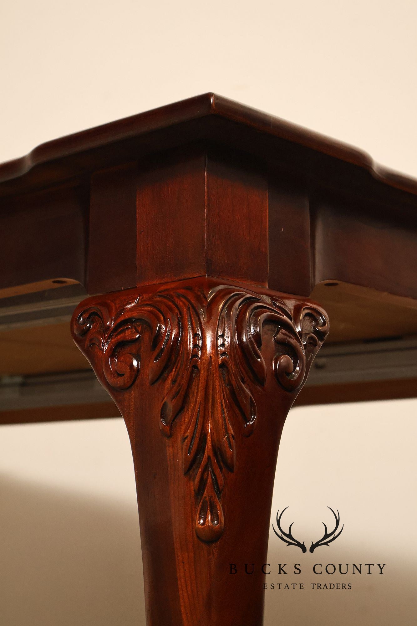 Thomasville Queen Anne Style Cherry Diamond Marquetry Extension Dining Table