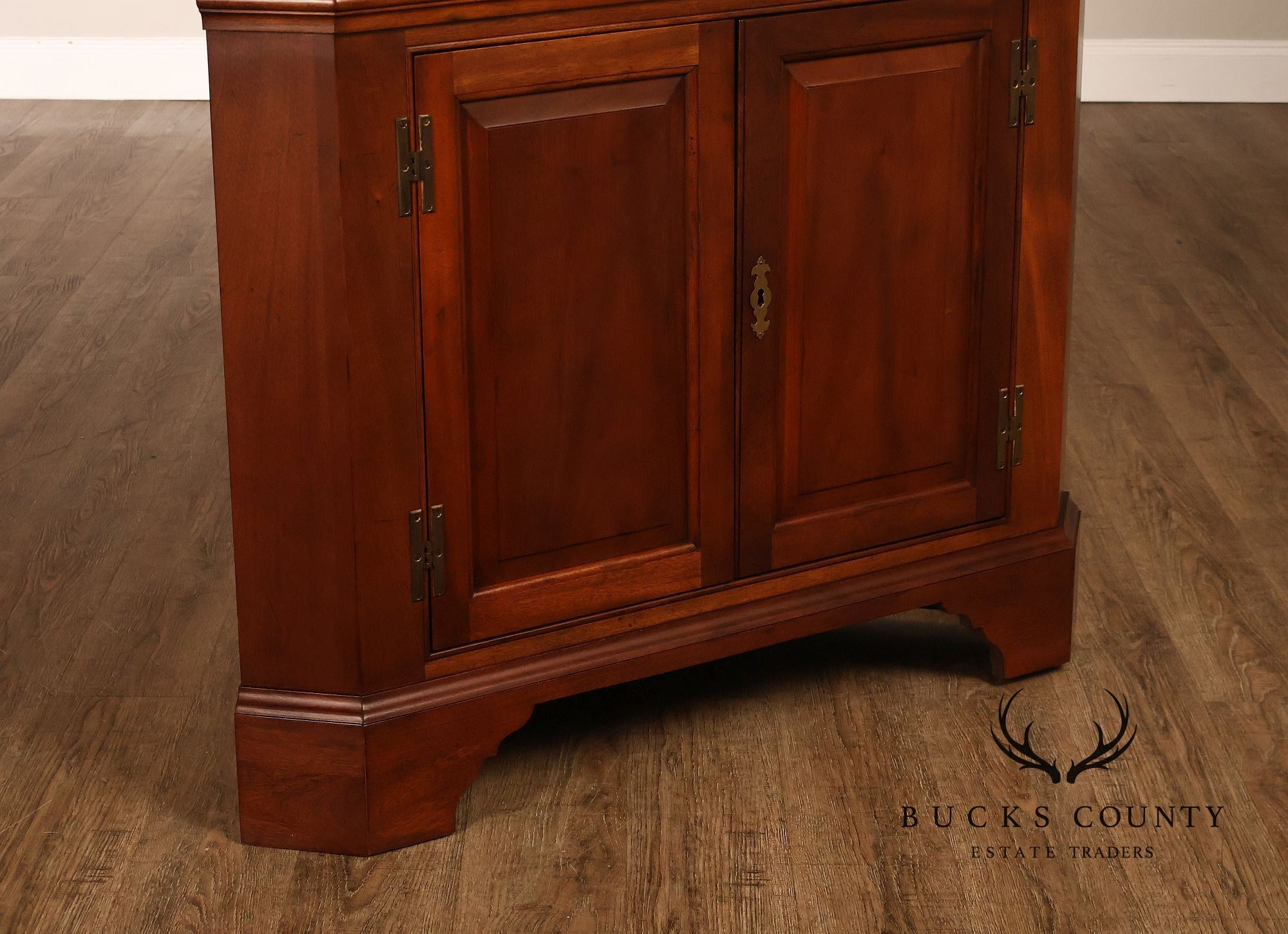 Stickley Traditional Newport Mahogany Lighted Corner Cabinet