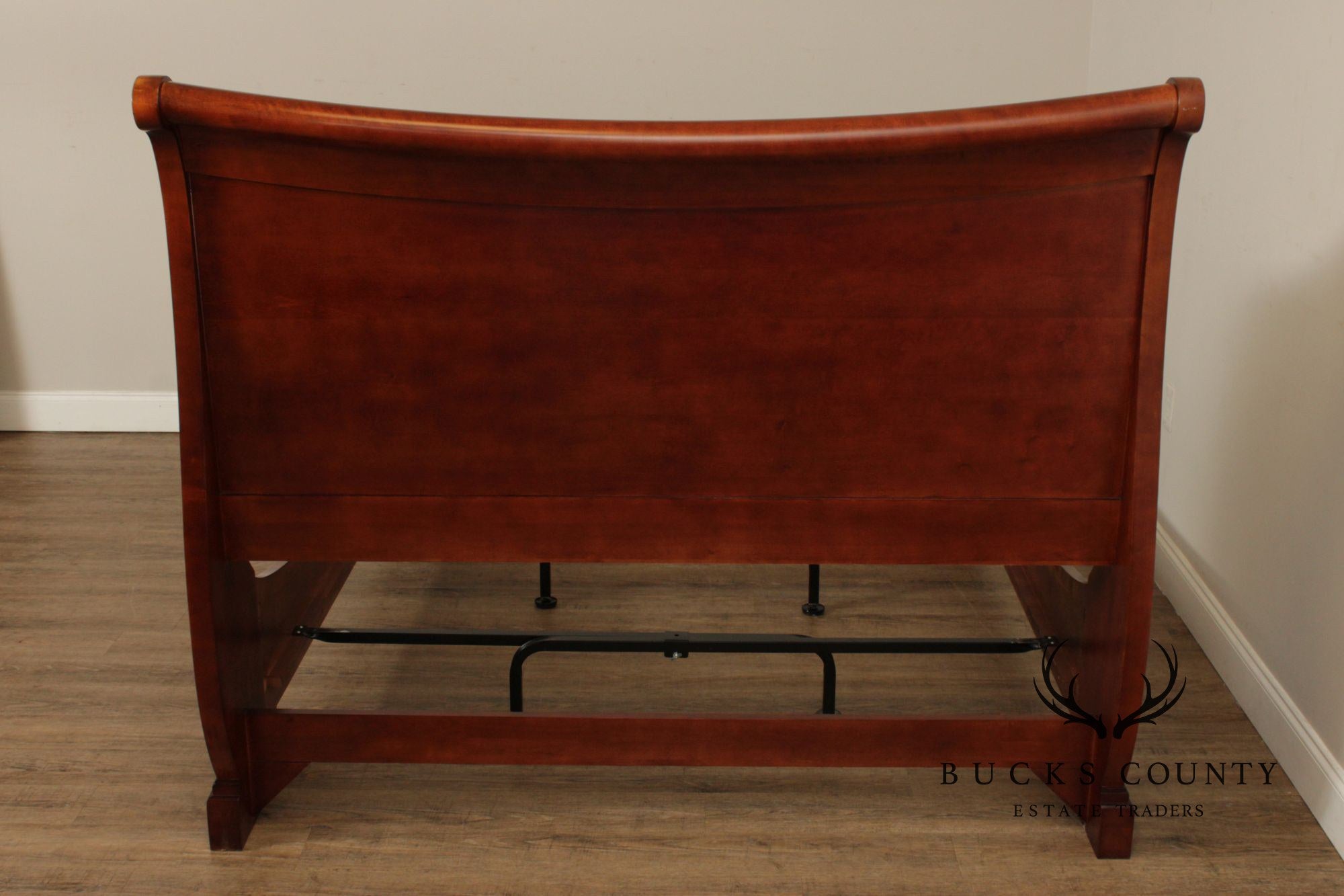 Traditional Cherry Queen Size Sleigh Bed