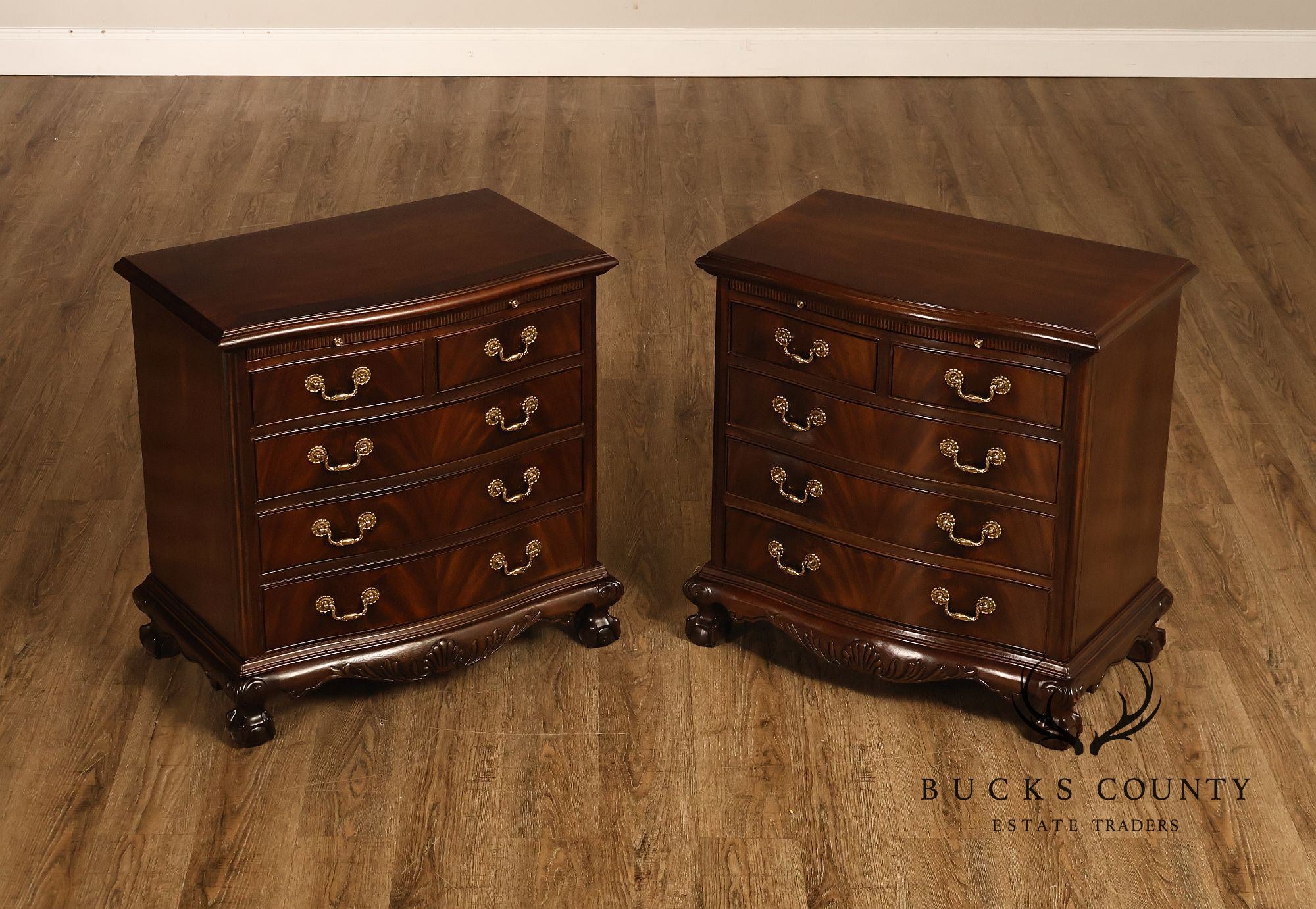 Drexel Heritage Heirlooms Collection Pair of Mahogany Bedside Chests Nightstands