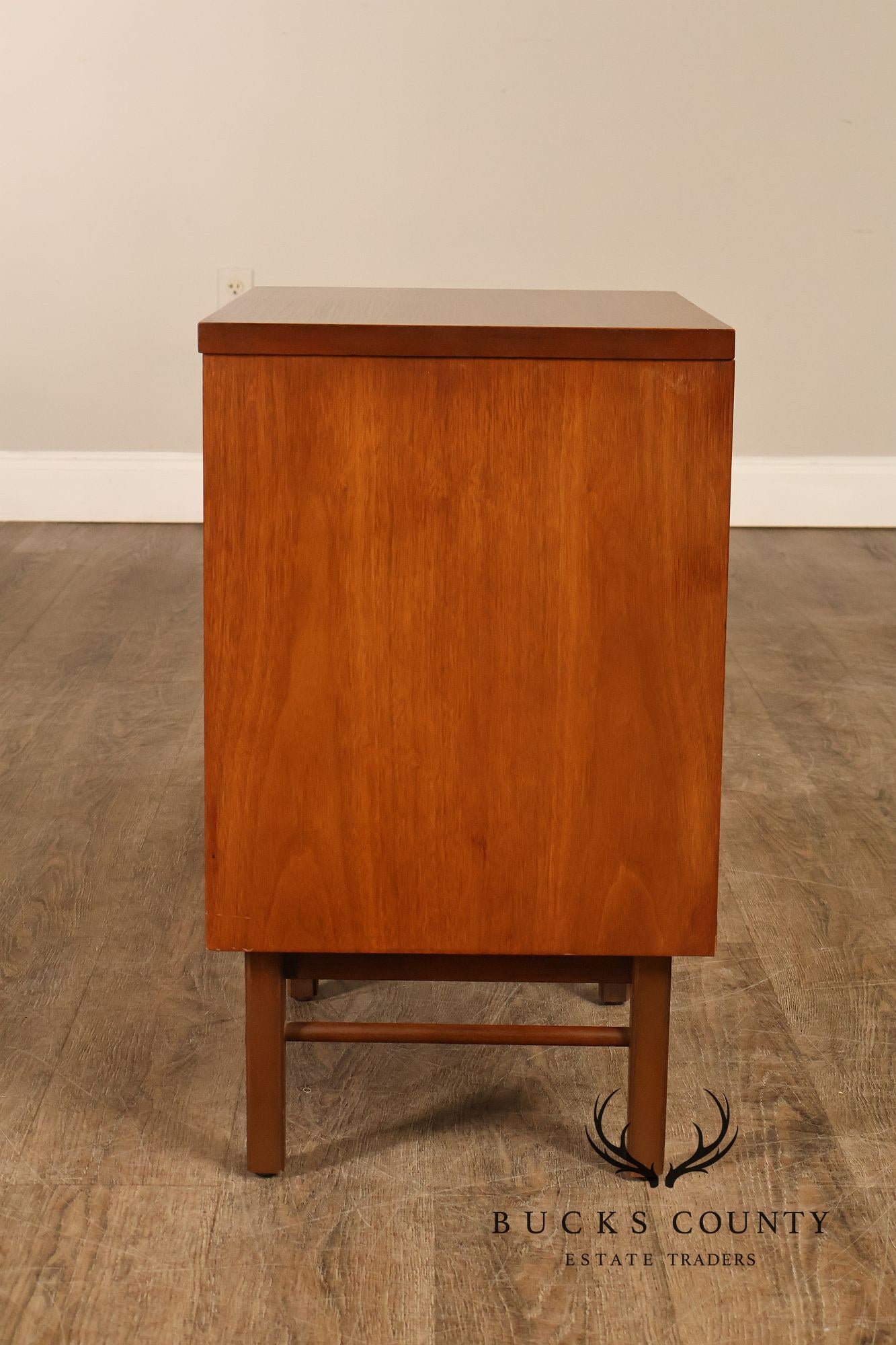 Stanley Furniture Mid Century Modern Pair of Walnut Nightstands