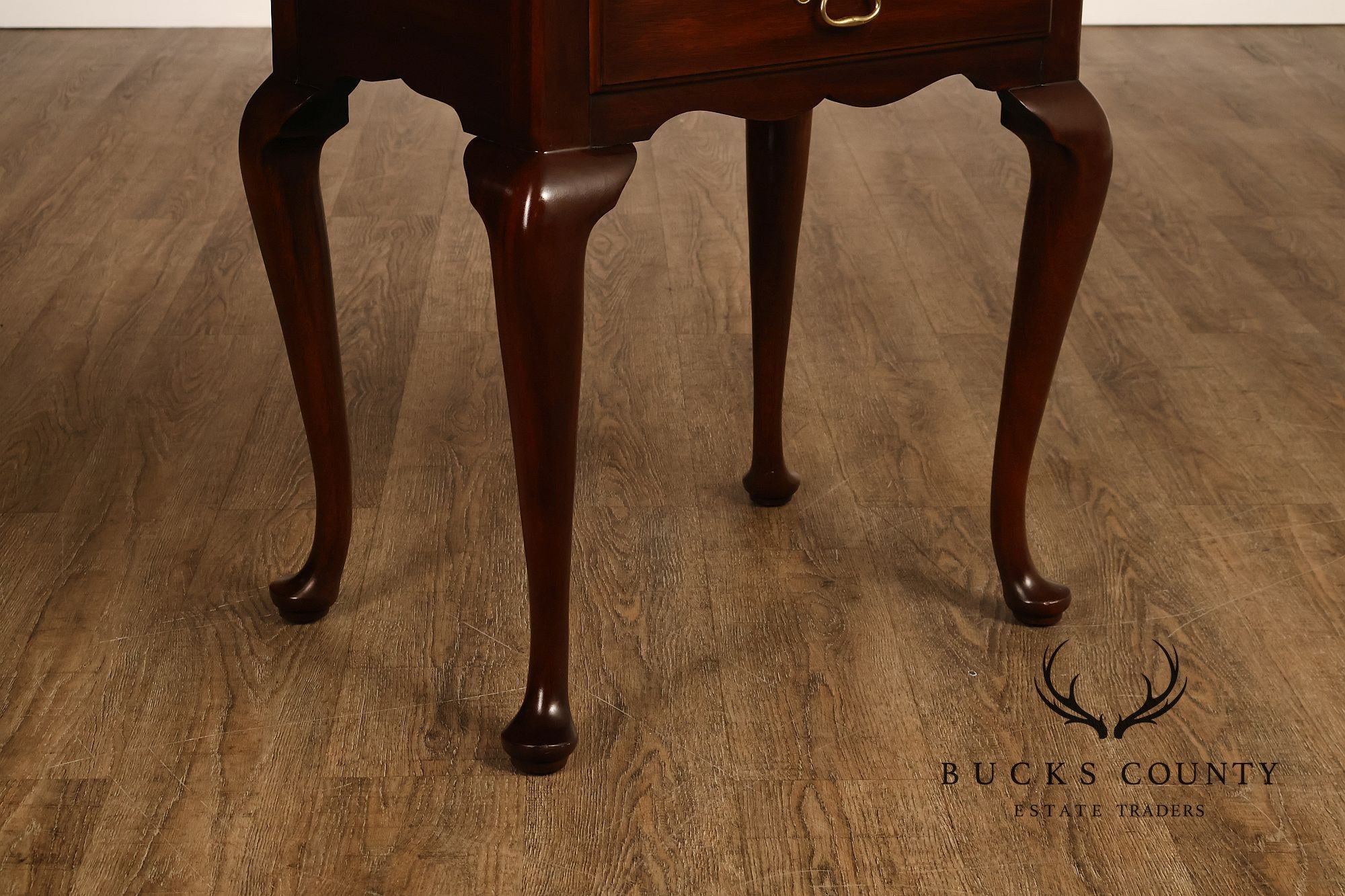 Henkel Harris Virginia Galleries Queen Anne Style Pair Of Mahogany One Drawer Nightstands