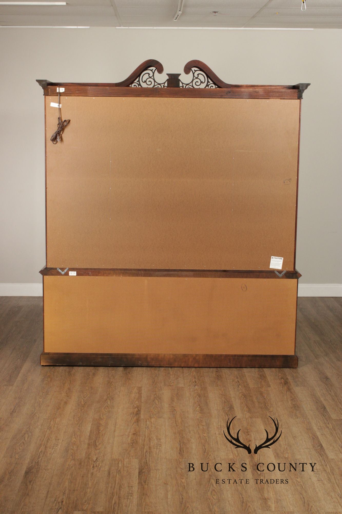 Thomasville Georgian Style Large Mahogany China Display Breakfront