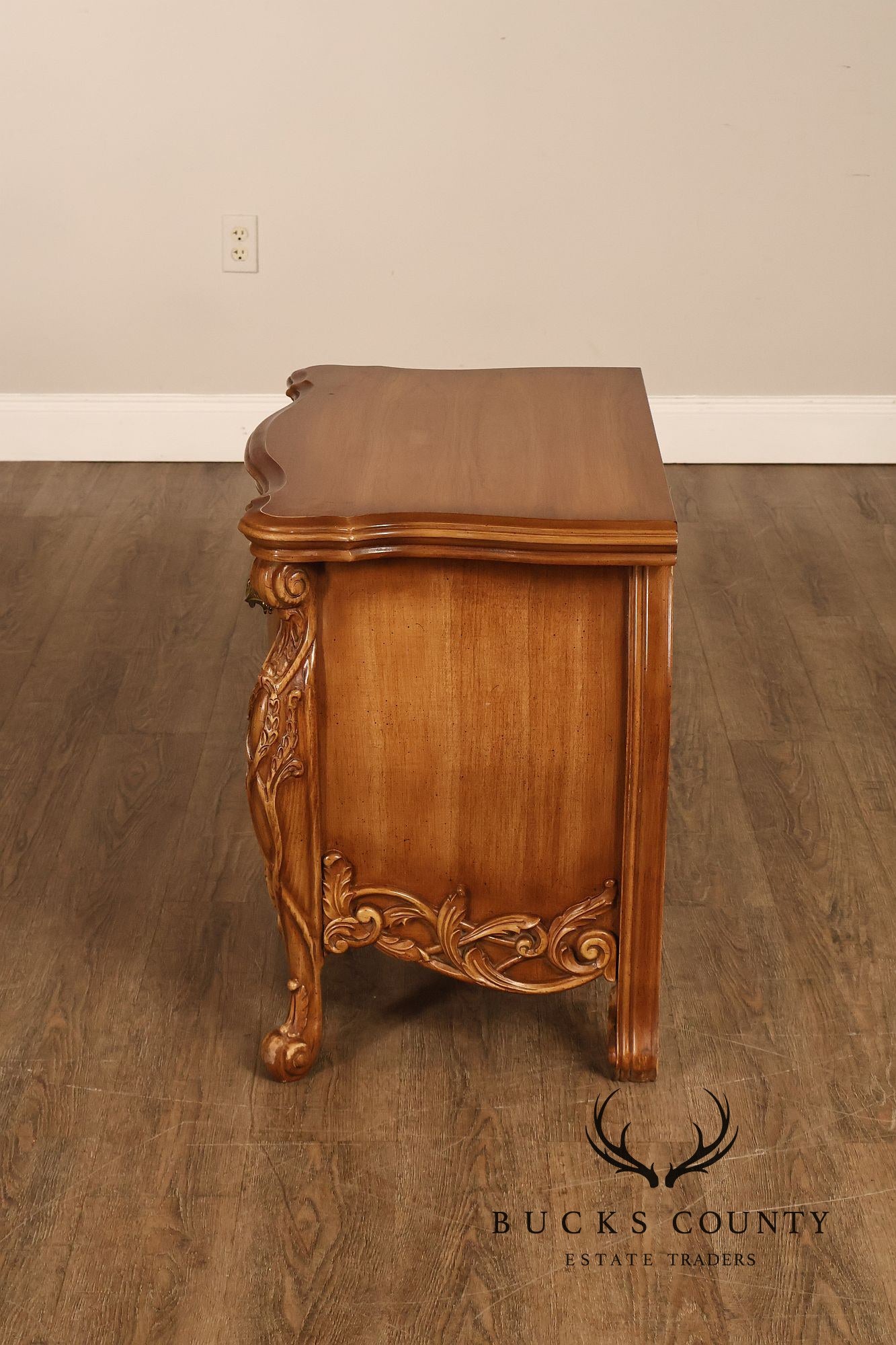 Italian Rococo Style Pair of Bombe Chest Nightstands