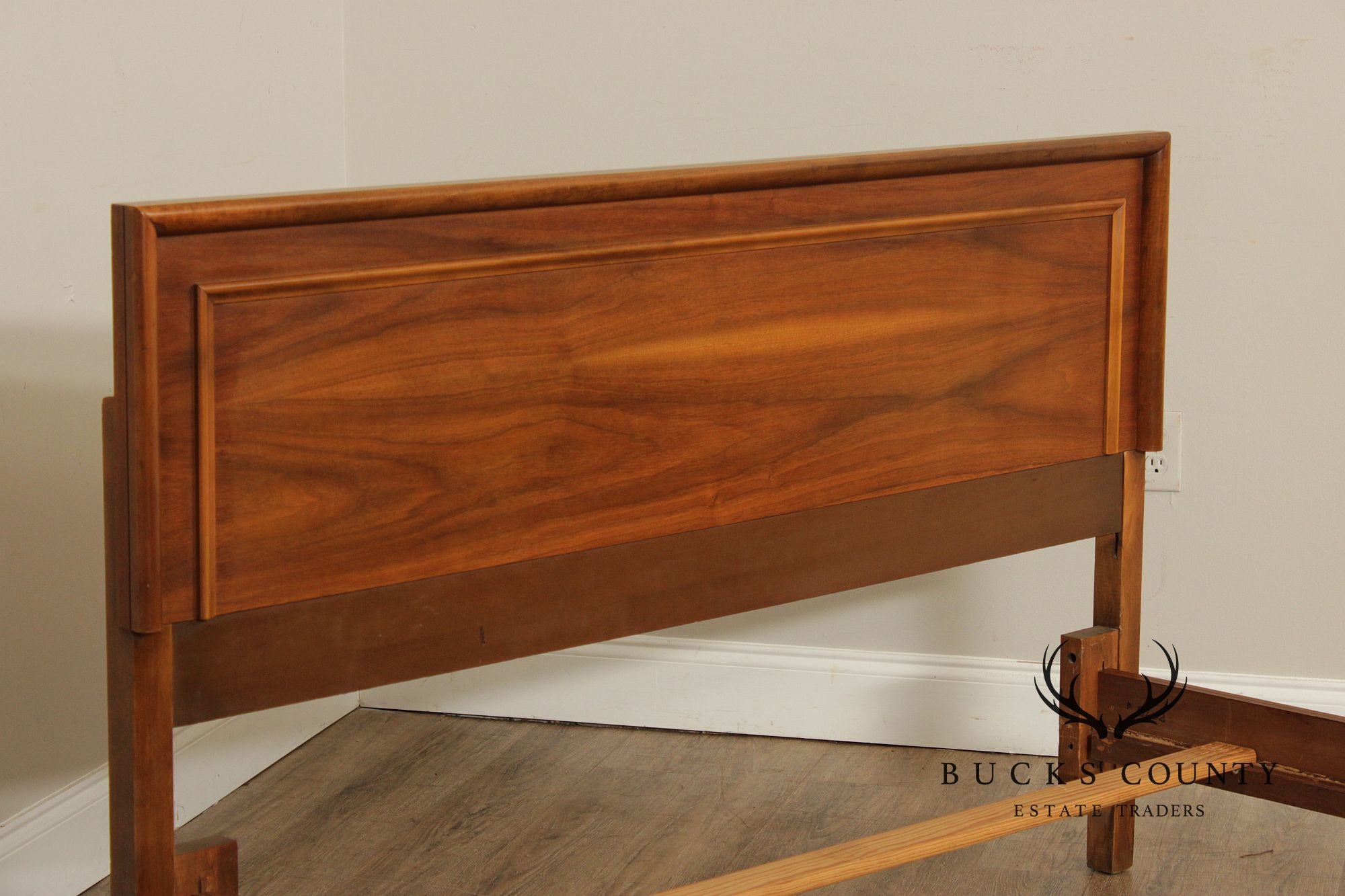 Broyhill Mid Century Modern Walnut Full-Size Bedframe