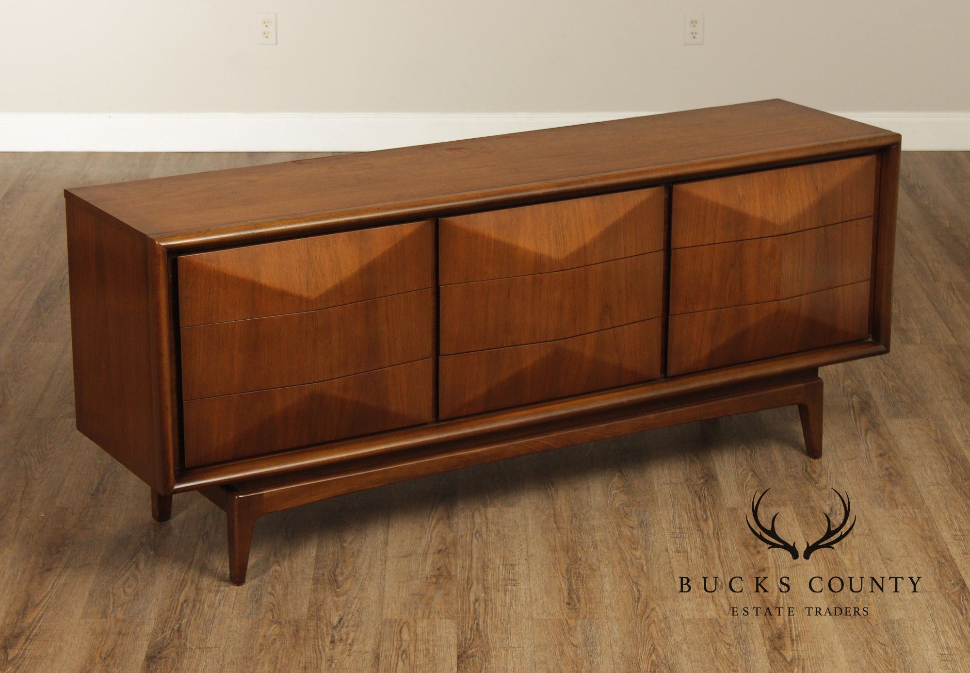 United Furniture Mid-Century Modern Walnut Diamond Front 9-Drawer Dresser