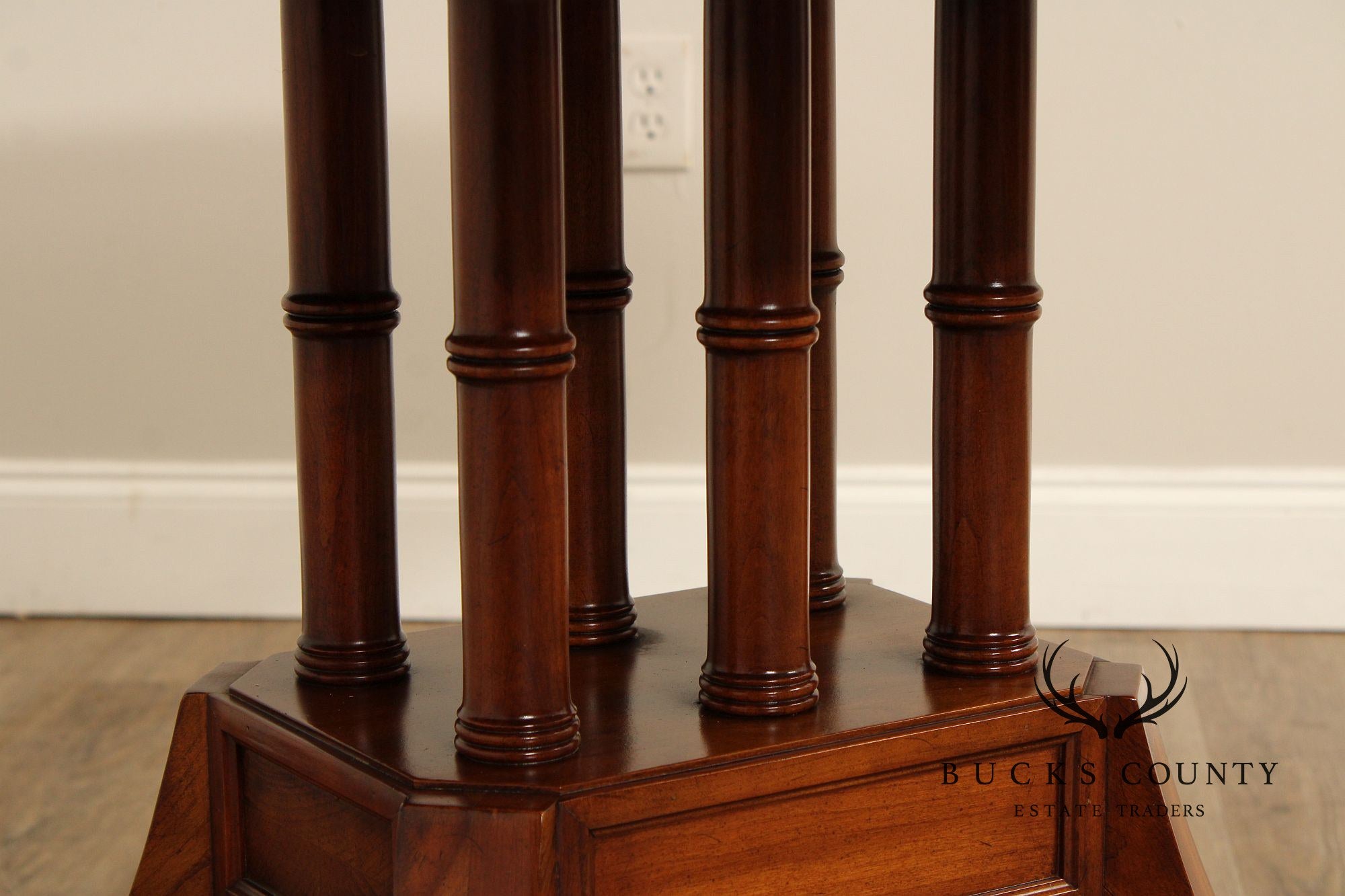 Union-National Inc. Regency Style Round Banded Mahogany Extendable Dining Table