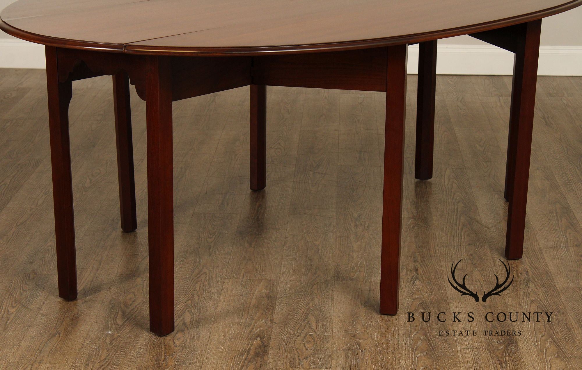 Wright Table Co. Georgian Style Mahogany Drop Leaf Dining Table