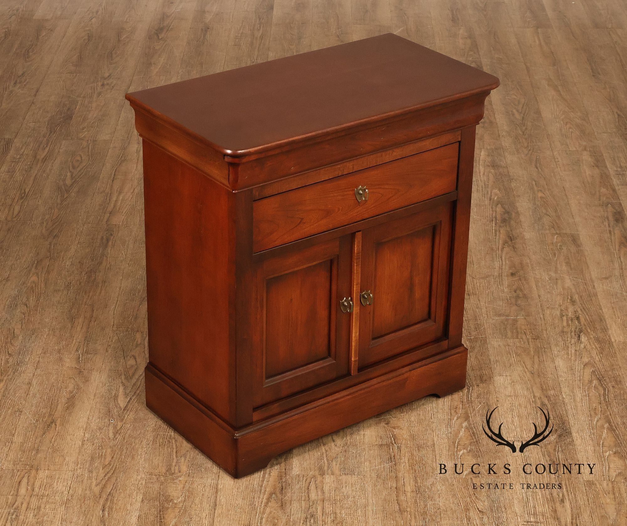 National Mt. Airy Louis Philippe Style Cherry Pair Of Nightstands With Drawer And Cabinet