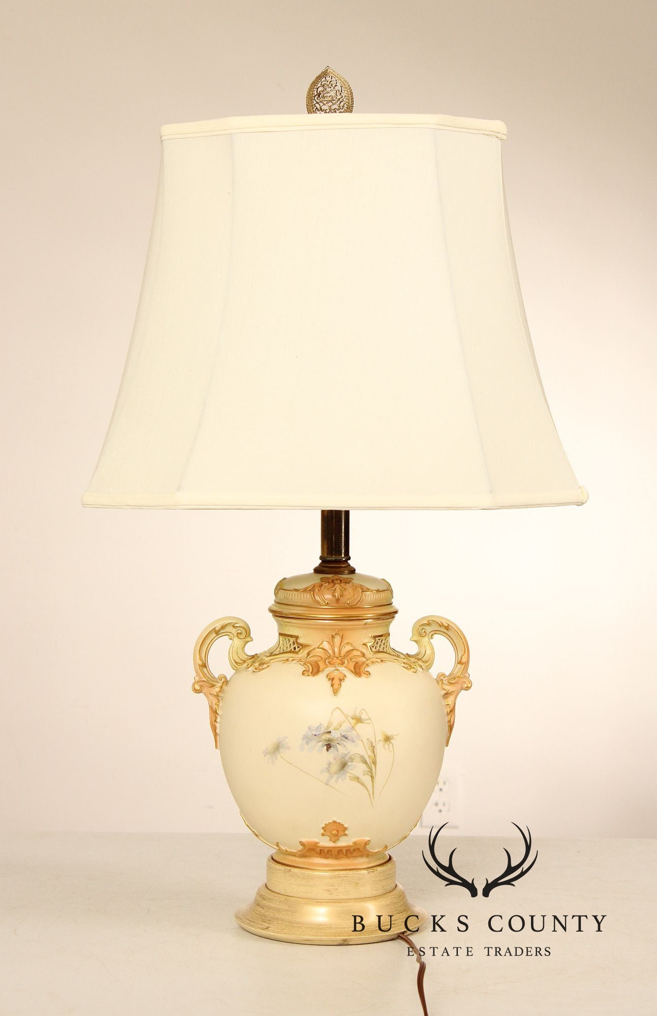 Royal Worcester Porcelain Potpourri Jar Table Lamp