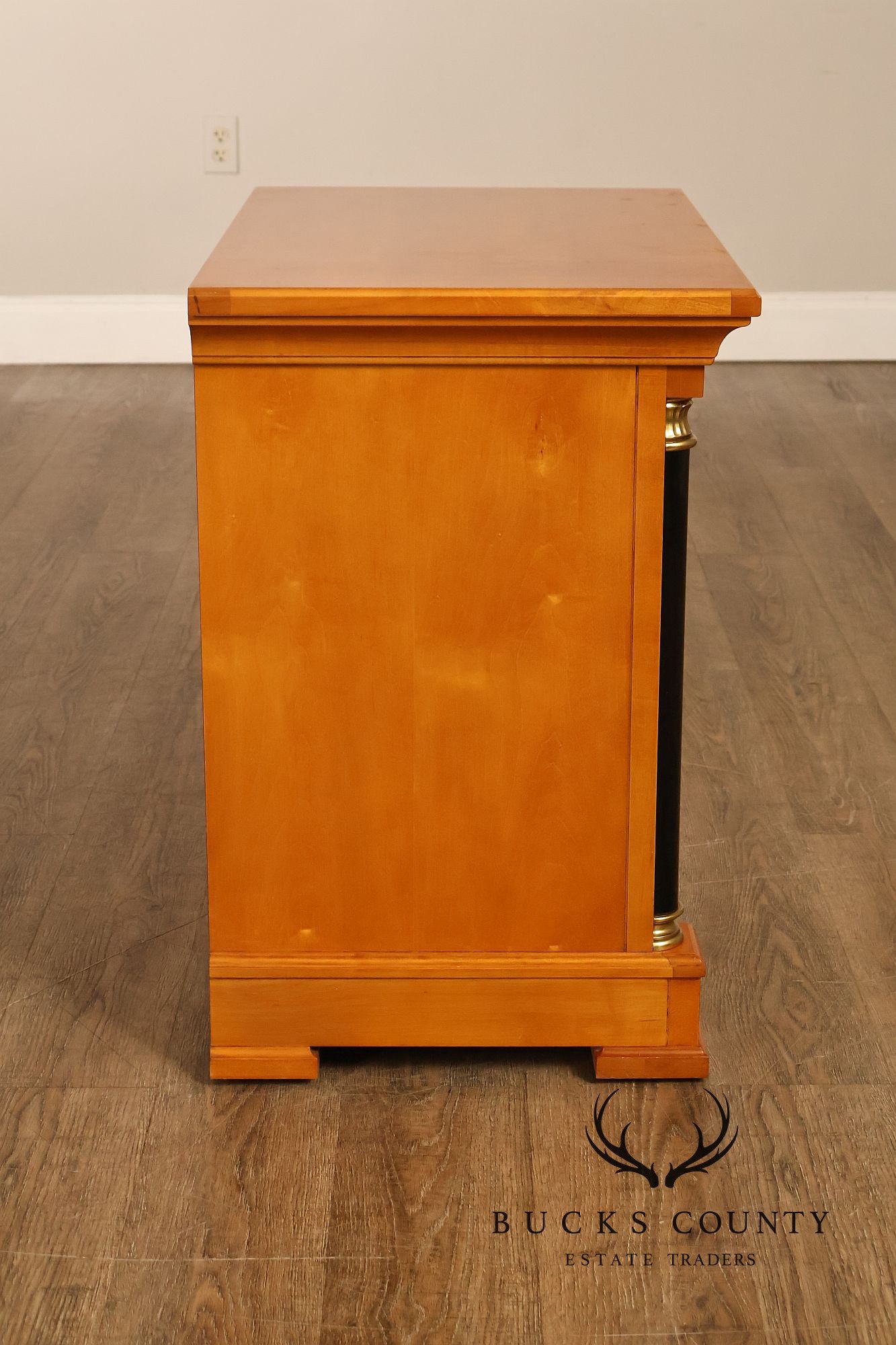 Thomasville Pair Of Grand Classics Biedermeier Style Maple Nightstands