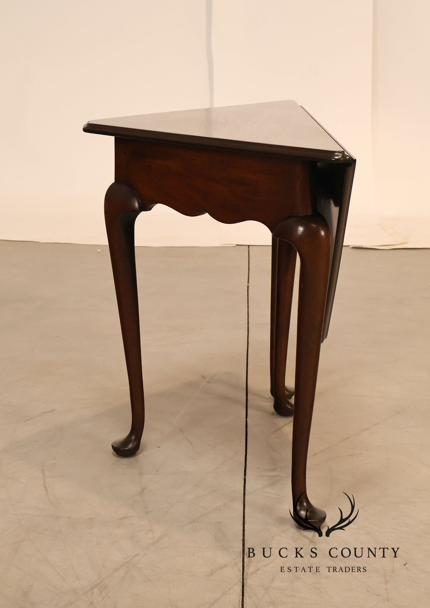 Kittinger Colonial Williamsburg Mahogany Drop-Leaf Napkin Table
