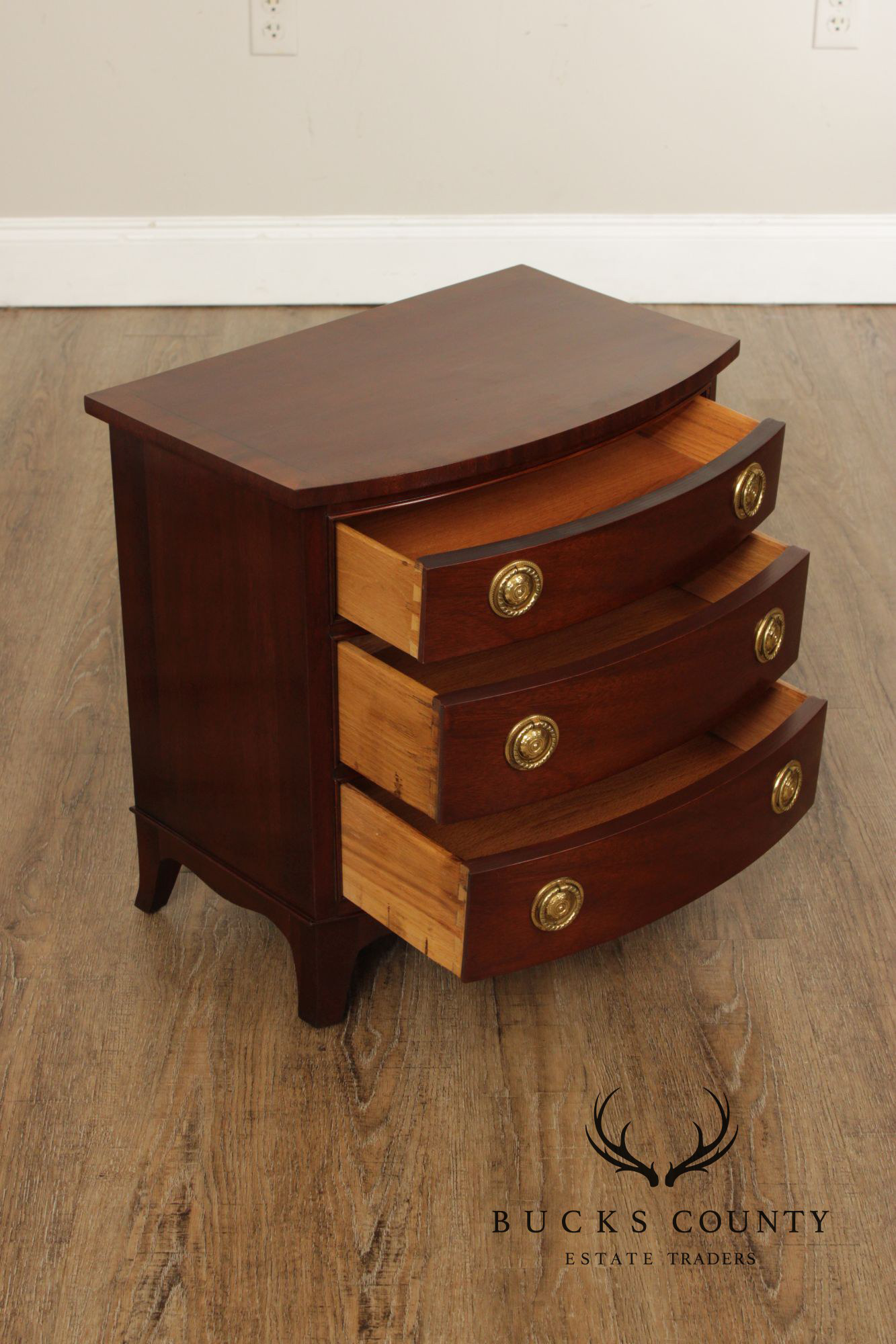 Councill Craftsmen Hepplewhite Style Mahogany Bowfront Nightstand Chest