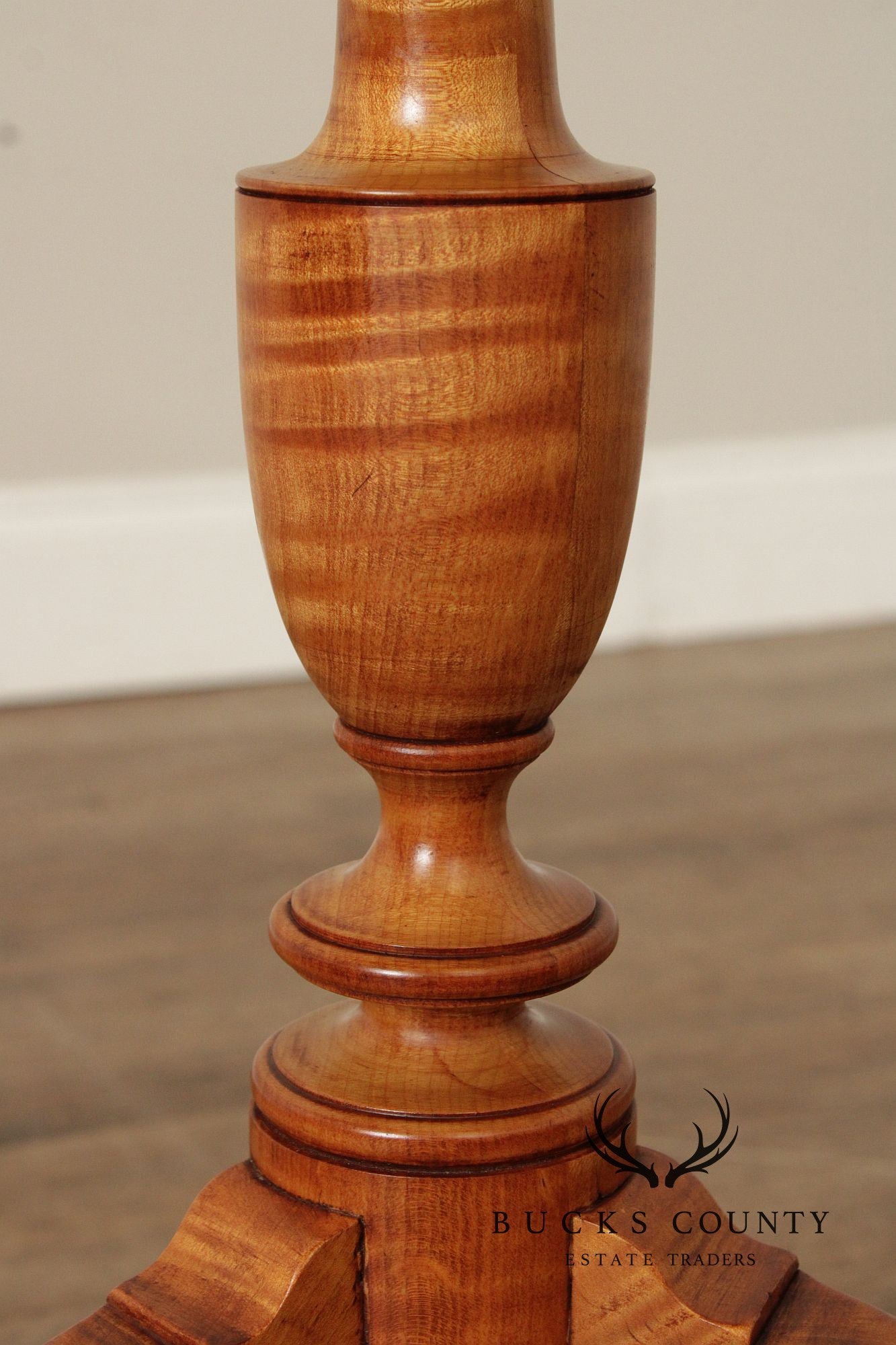 Custom Quality Queen Anne Style Tiger Maple Tilt Top Table