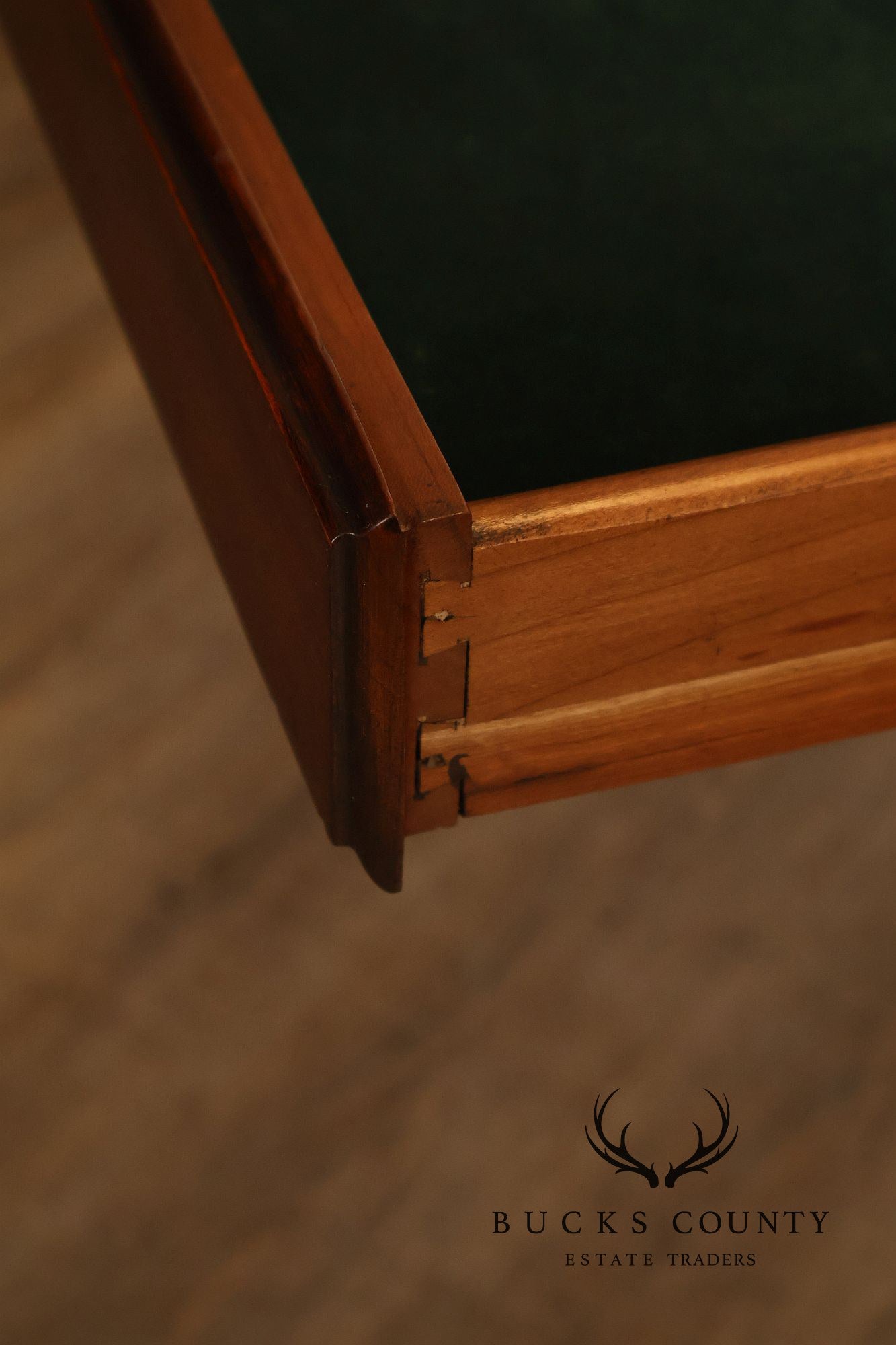 Ethan Allen Queen Anne Style Expandable Cherry Dining Table