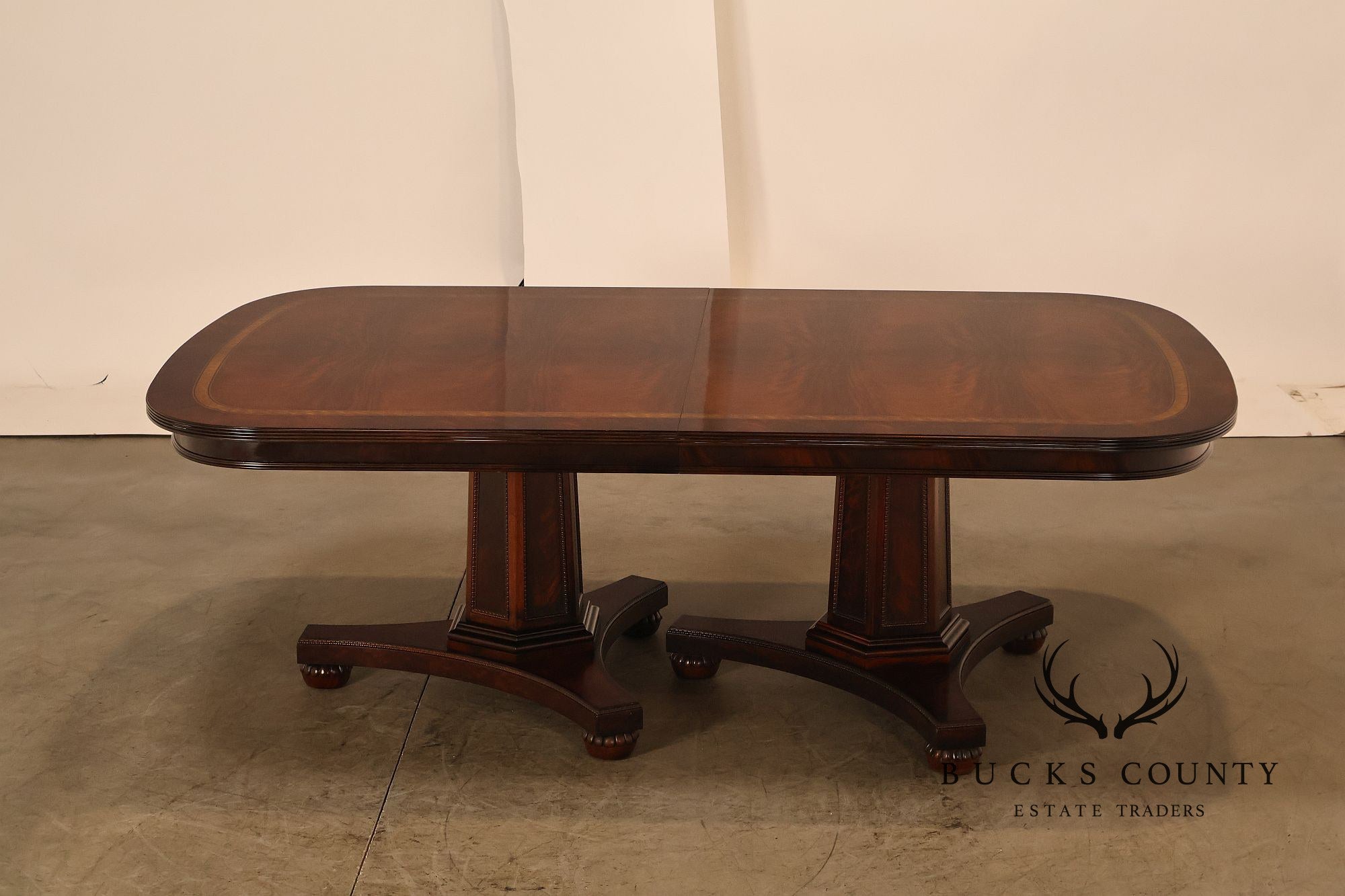Henredon Historic Natchez Collection Mahogany Extendable Dining Table