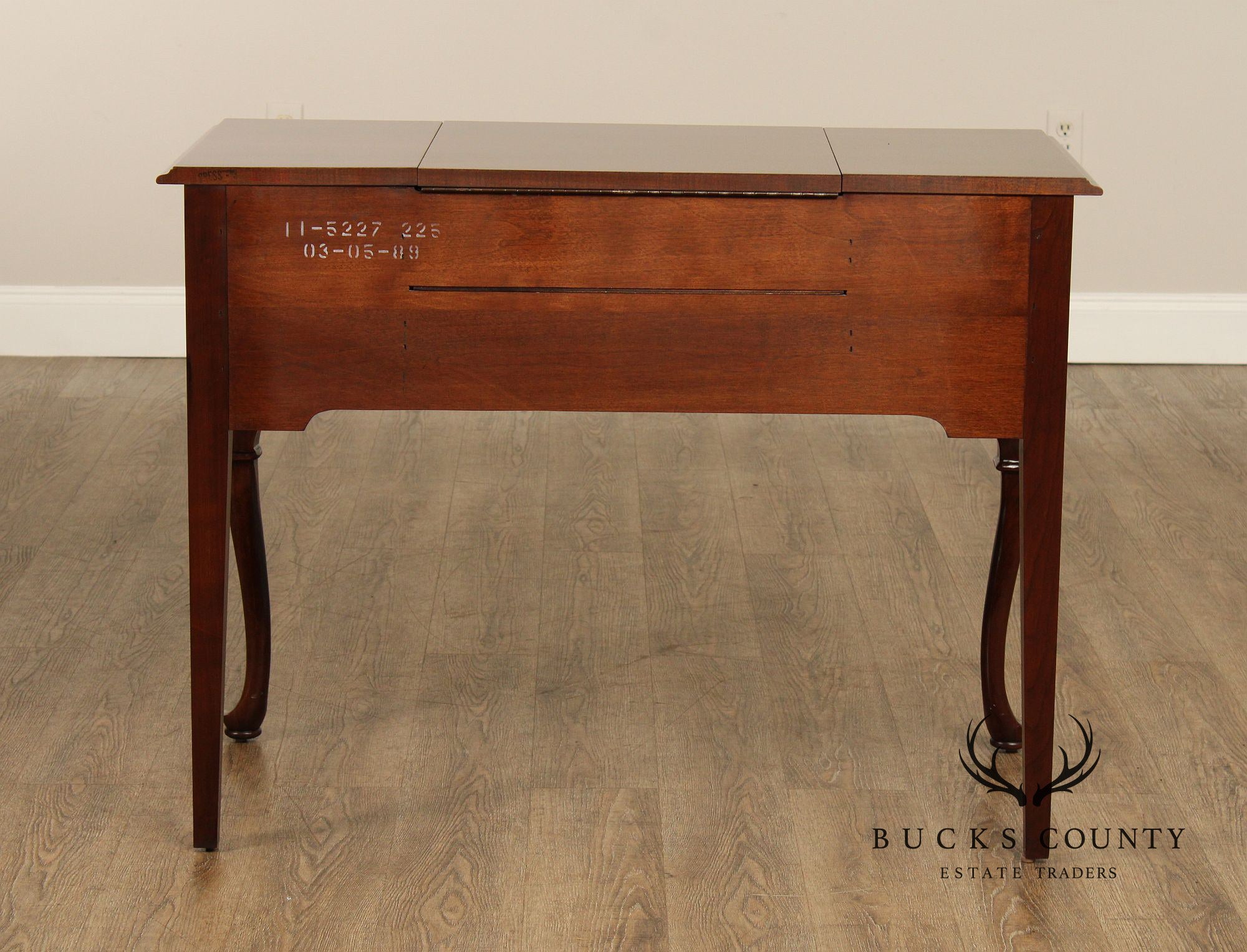 Ethan Allen Queen Anne Style Georgian Court Cherry Vanity