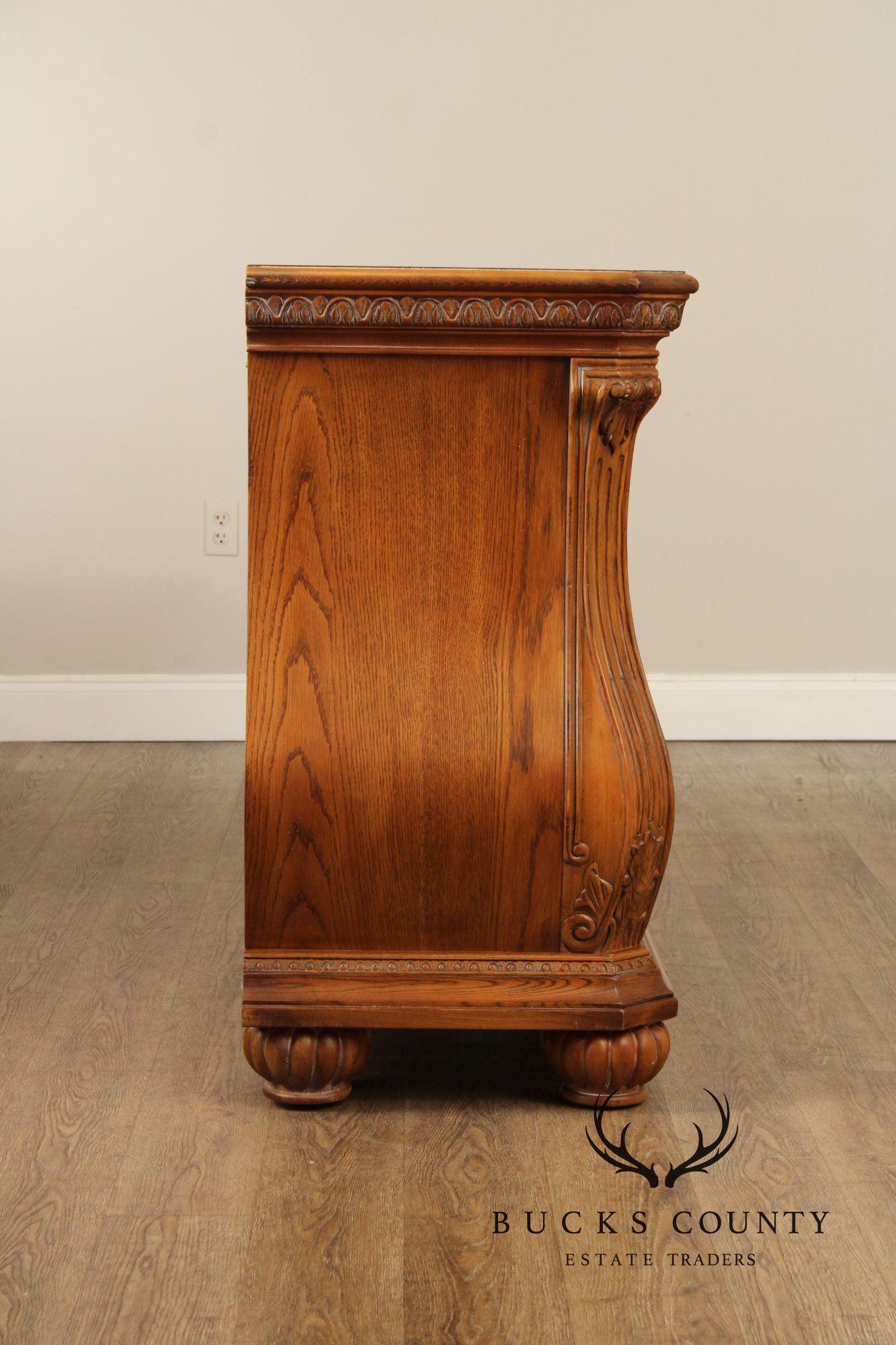 Lane Italian Provincial Style Pair of Burl Wood Bombe Chests