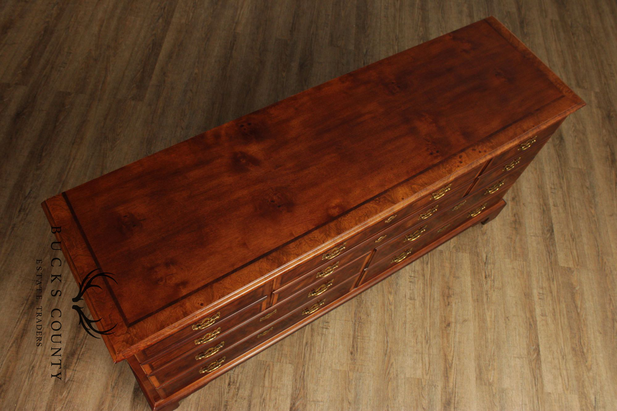 Henredon Aston Court Georgian Style Burled Mahogany Ten Drawer Dresser