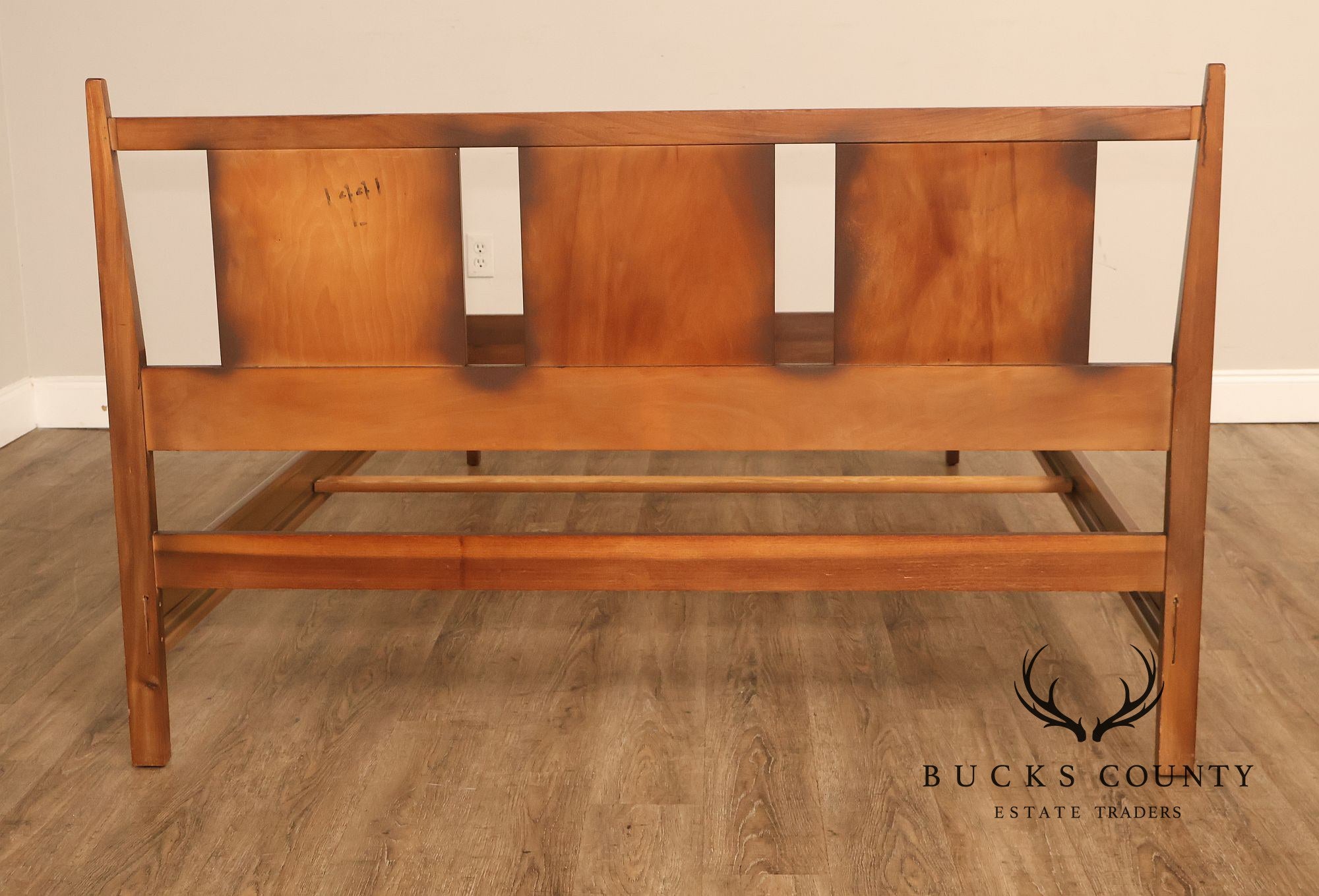 Vintage Lane Mid-Century Modern Walnut Full Size Bed