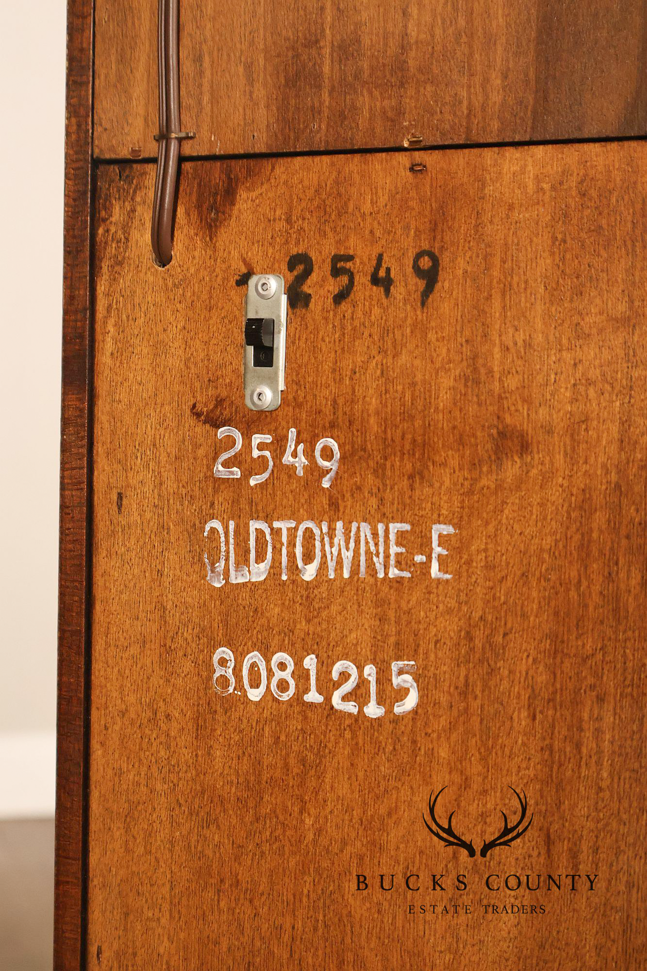 Statton Georgian Style Old Towne Cherry Corner Cabinet
