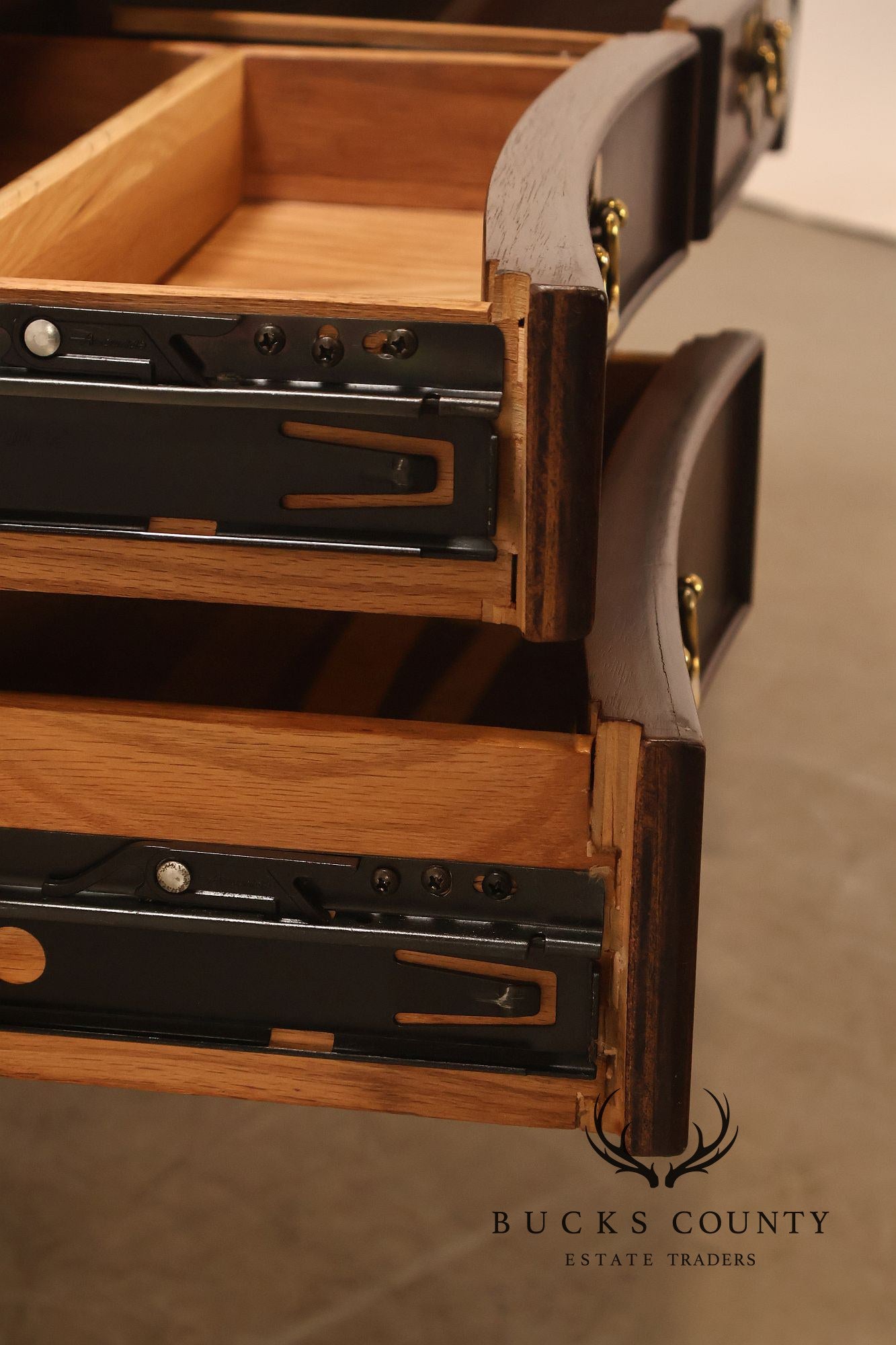 Sligh Georgian Style Vintage Mahogany Leather Top Executive Desk