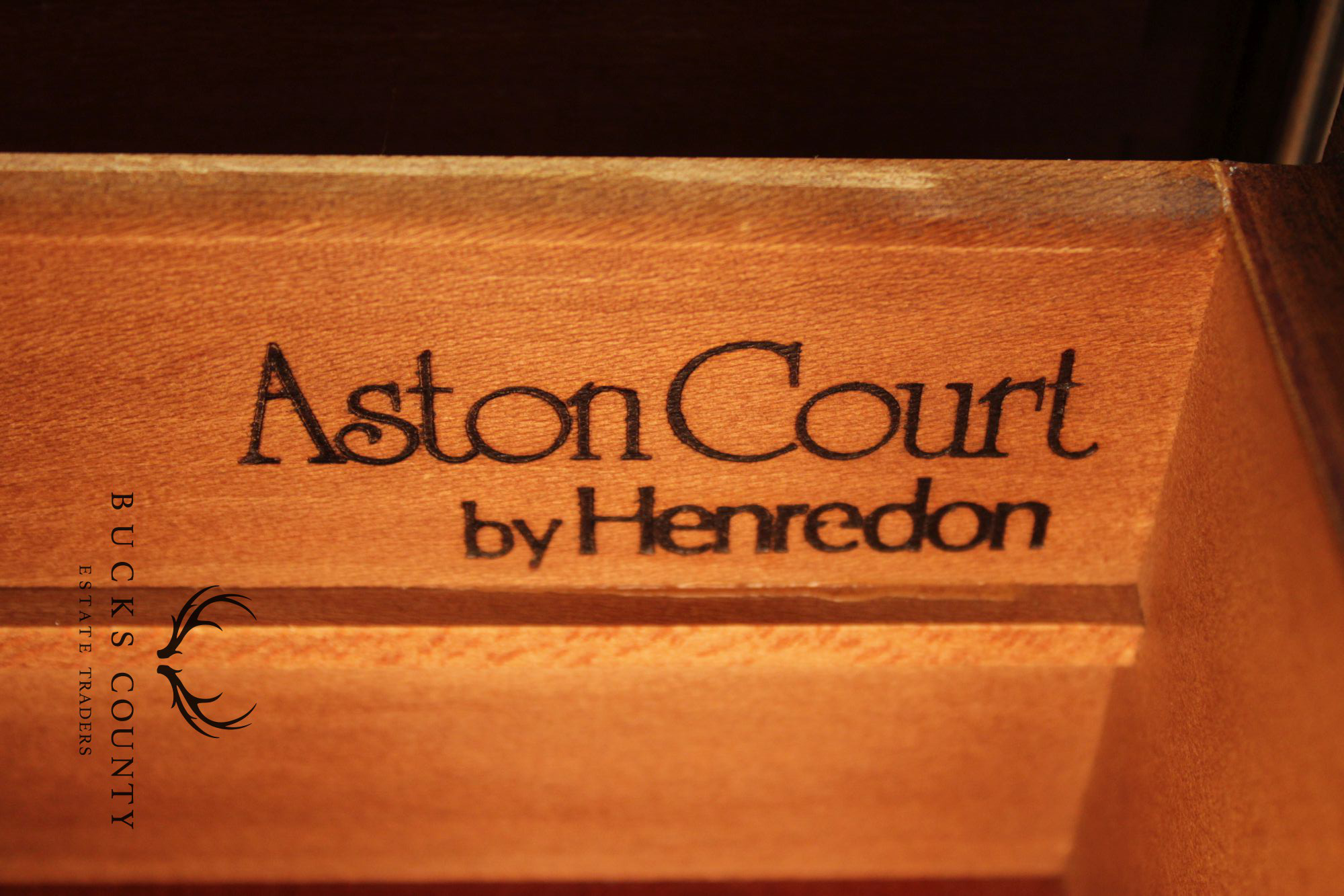 Henredon Aston Court Georgian Style Burled Mahogany Ten Drawer Dresser