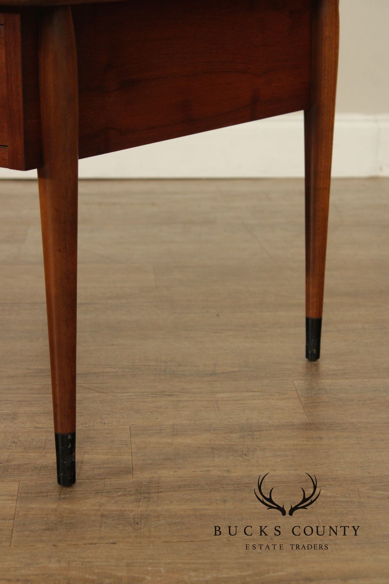 Lane Acclaim Mid Century Modern Pair Of Walnut End Tables