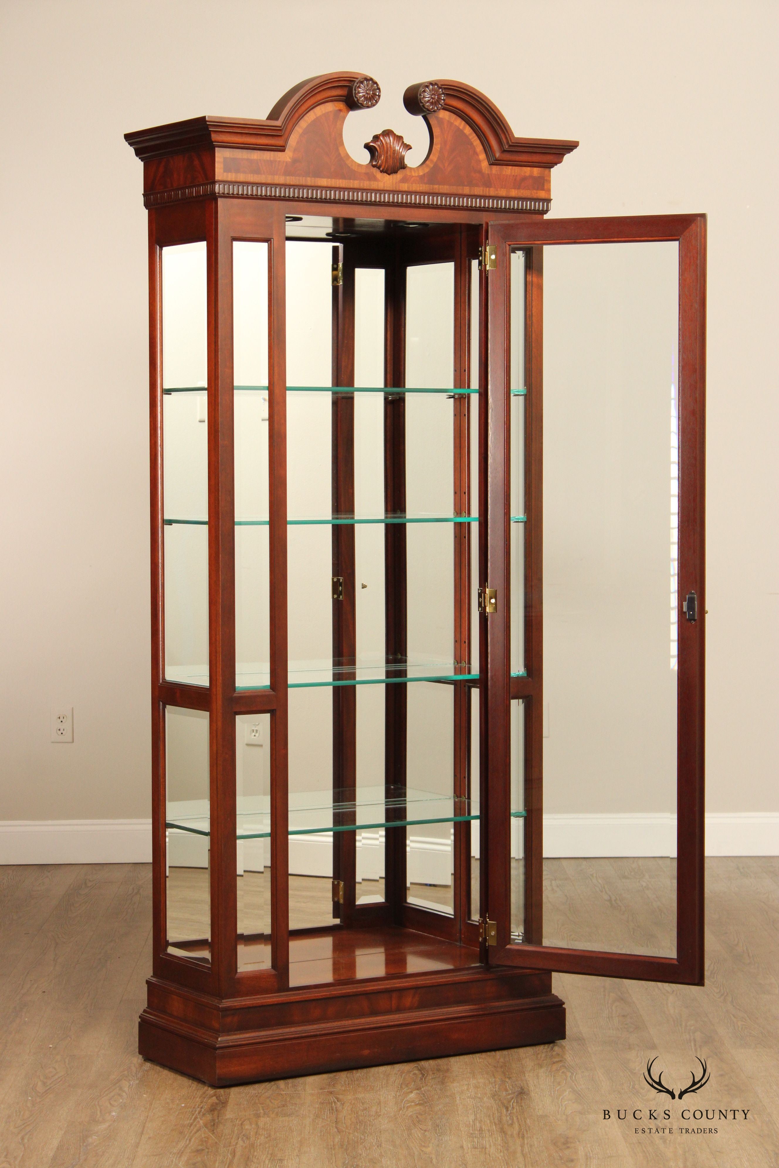 Sligh Chippendale Style Mahogany and Glass Curio Display Cabinet