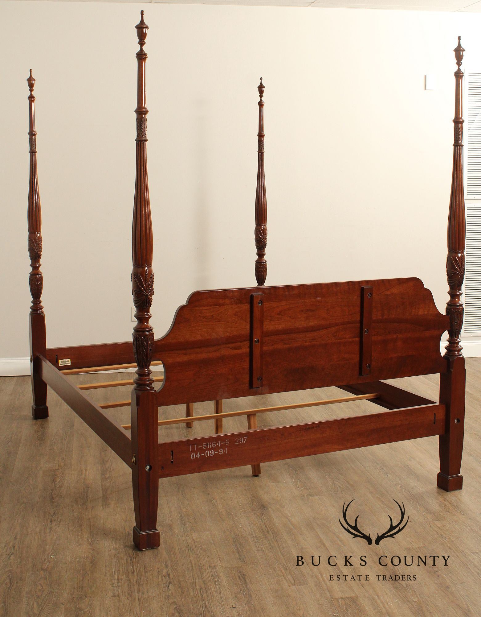 Ethan Allen 'Georgian Court' Cherry Rice Carved Queen  Size Poster Bed