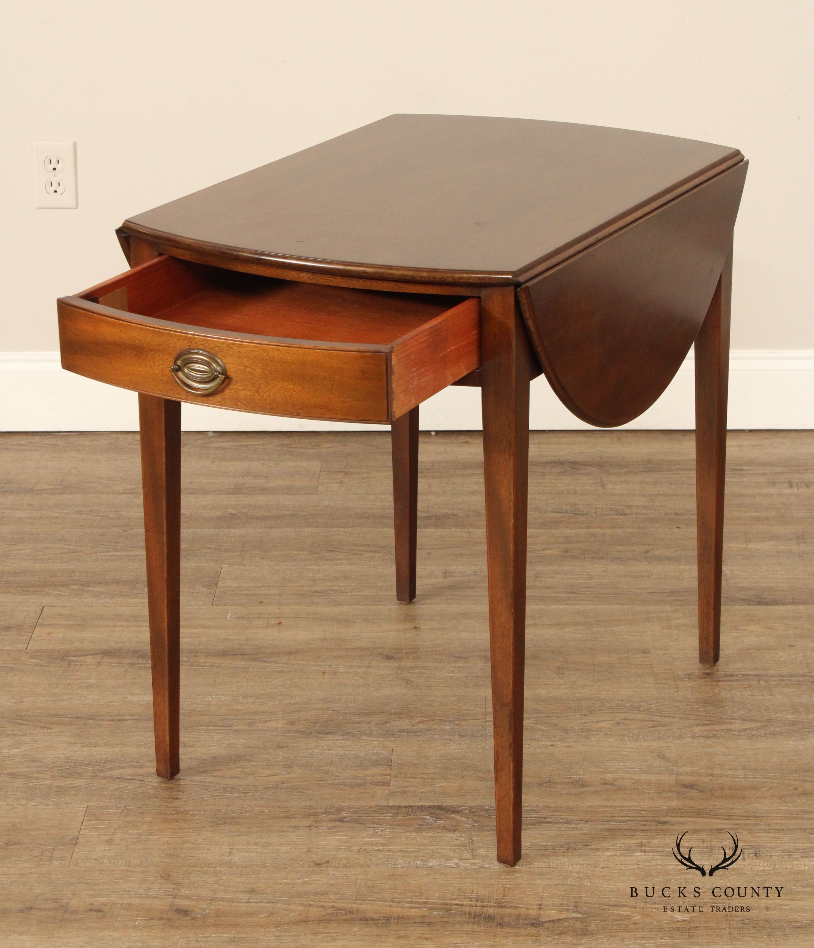 Kittinger Williamsburg Adaptation Pair of Mahogany Pembroke Tables