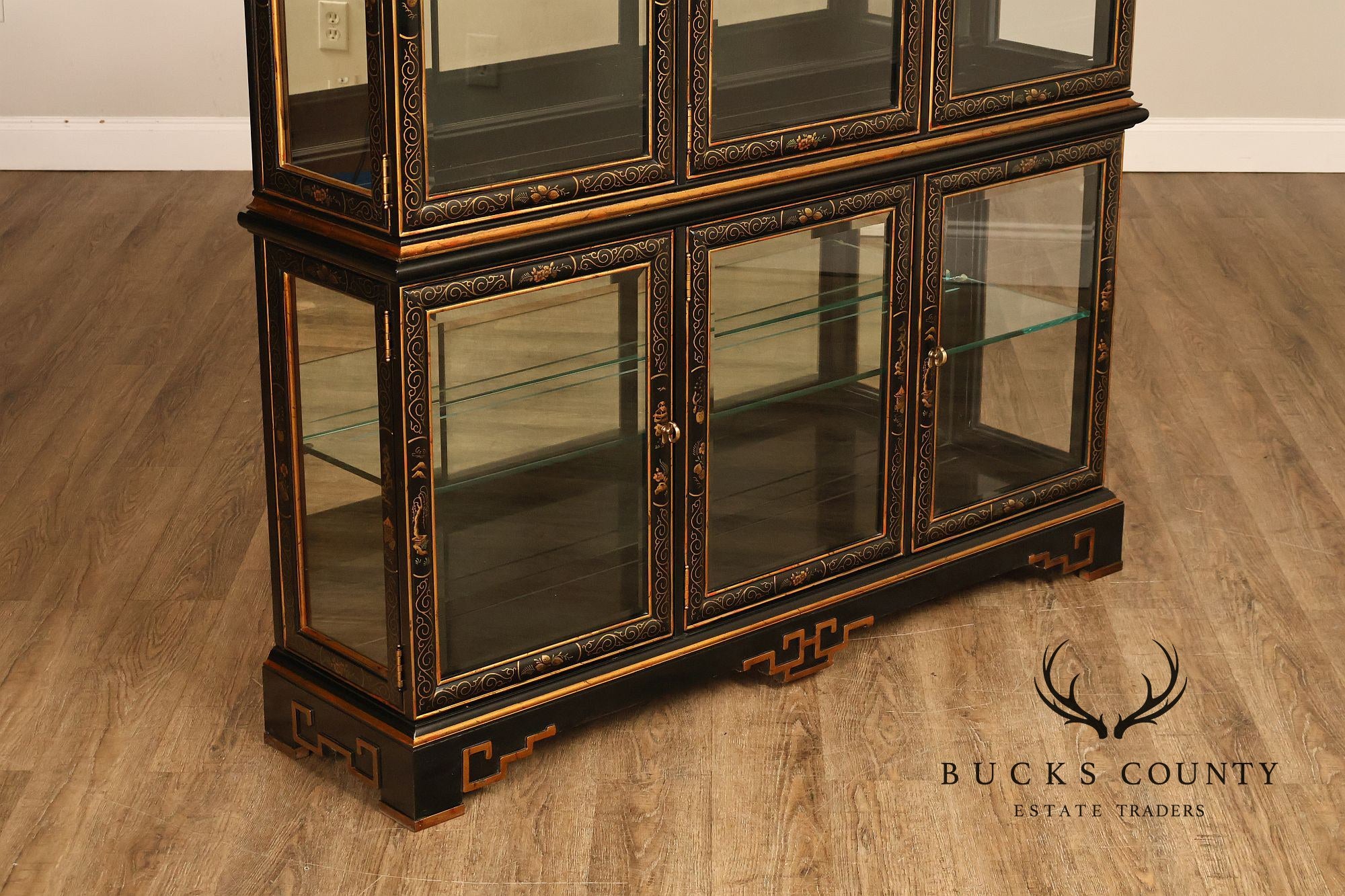 Drexel Heritage Et Cetera Asian Chinoiserie Hand Painted Lighted China Display Cabinet