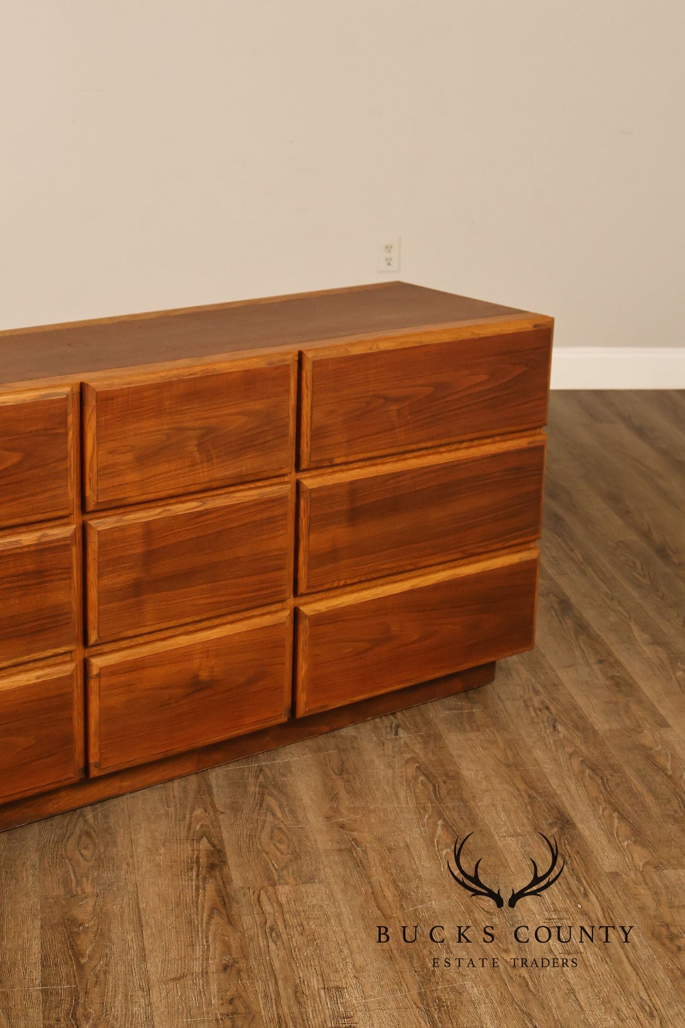 Lane Mid Century Modern Walnut 9 Drawer Dresser