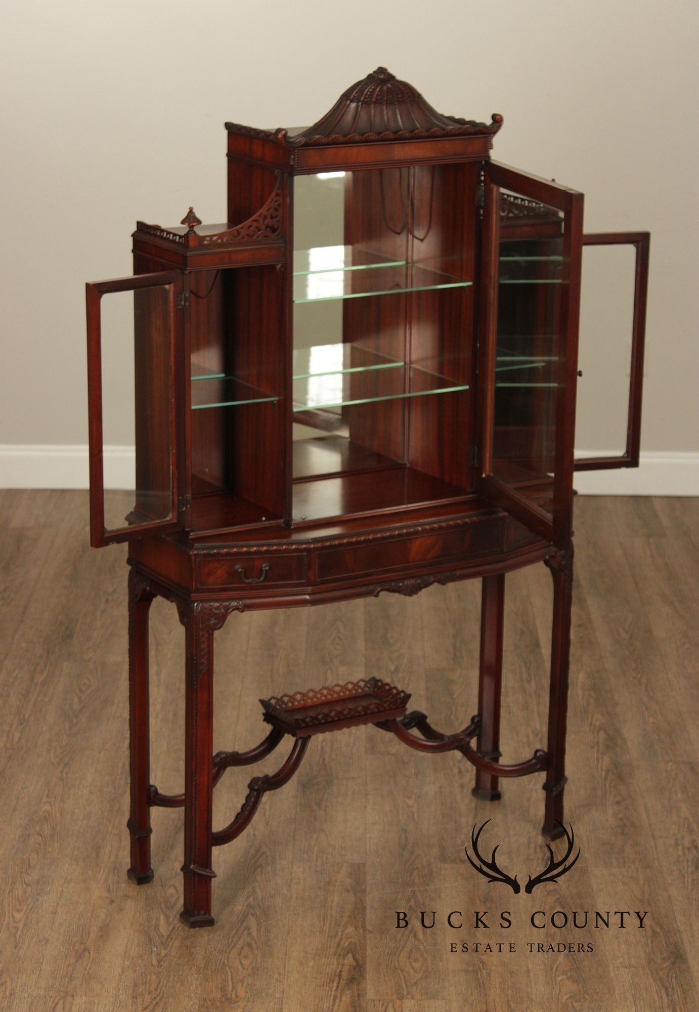 Weiman Heirloom Quality Chinese Chippendale Style Mahogany Vitrine Display Cabinet