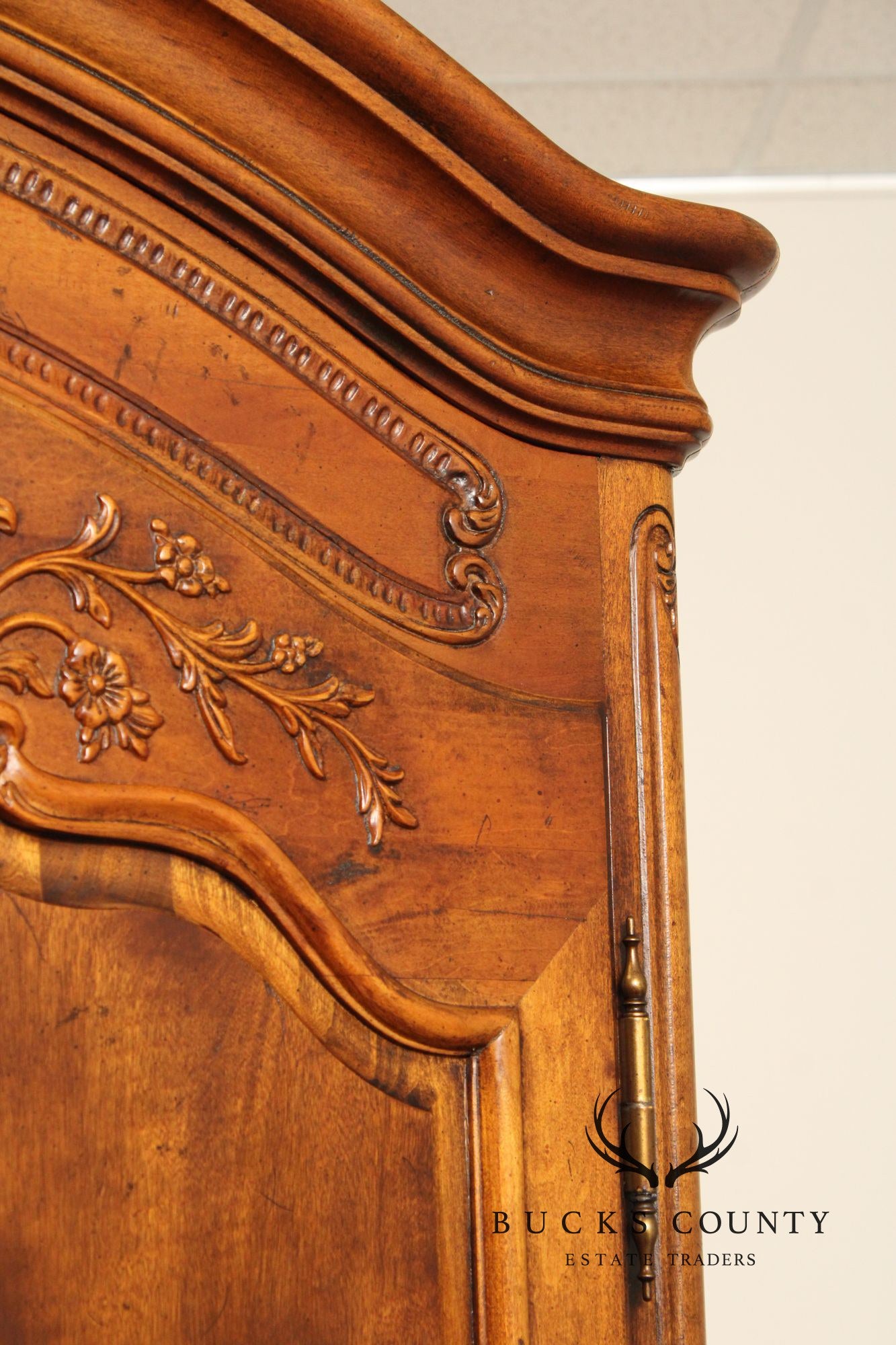 Henredon Villandry Collection French Louis XV Style Armoire