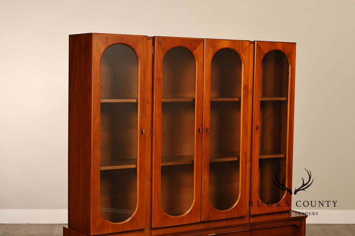 Pulaski Furniture Mid Century Modern Walnut Cathedral Door China Cabinet Sideboard
