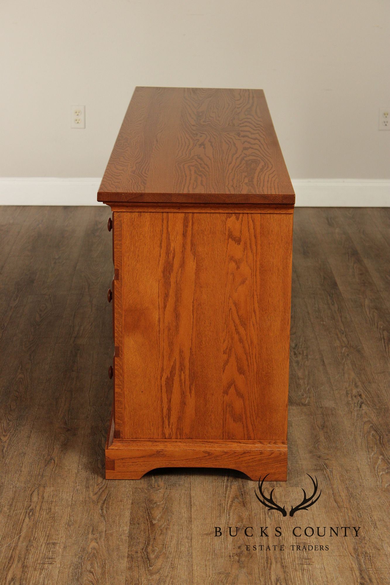 Hunt Country Furniture Country Style Oak Nine-Drawer Dresser