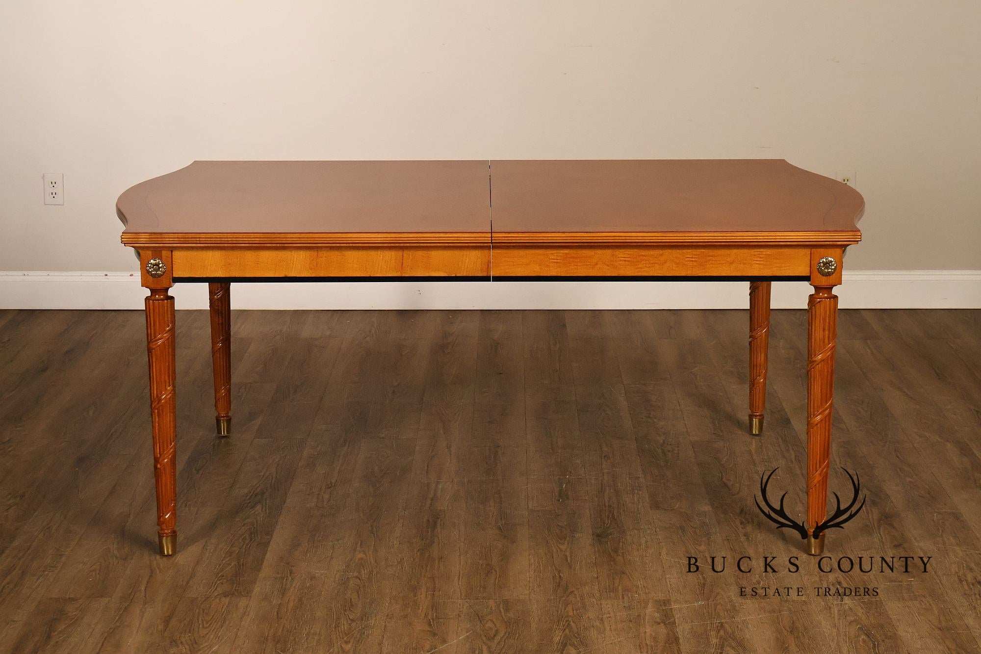 Thomasville Grand Classics Collection Louis XVI Neoclassical Dining Room Table with Leaves