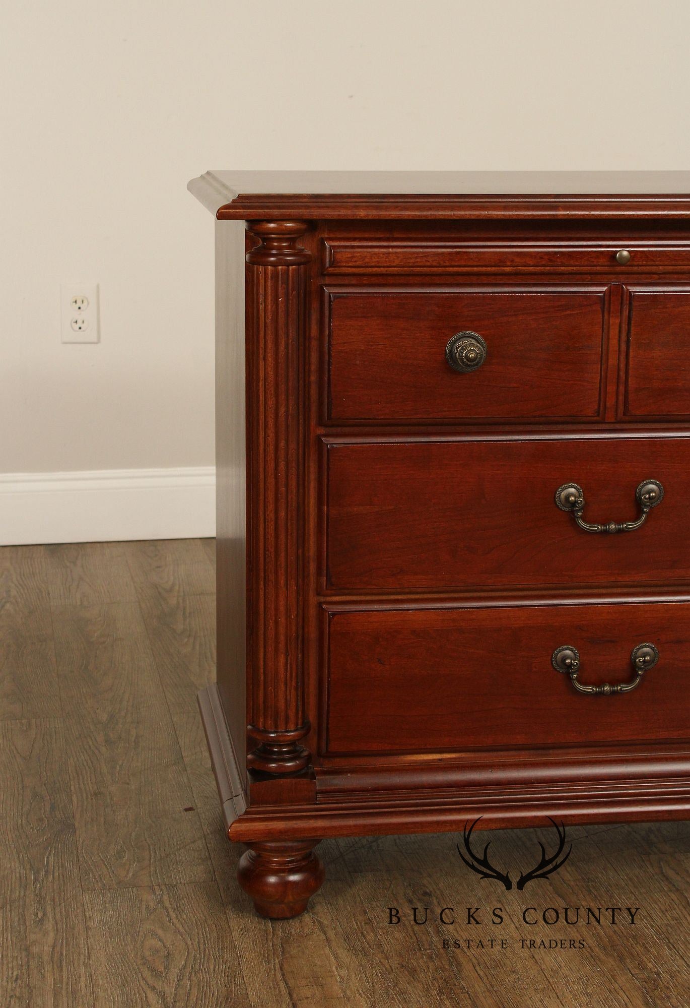 Hooker Furniture Traditional Bachelor's Chest Nightstand