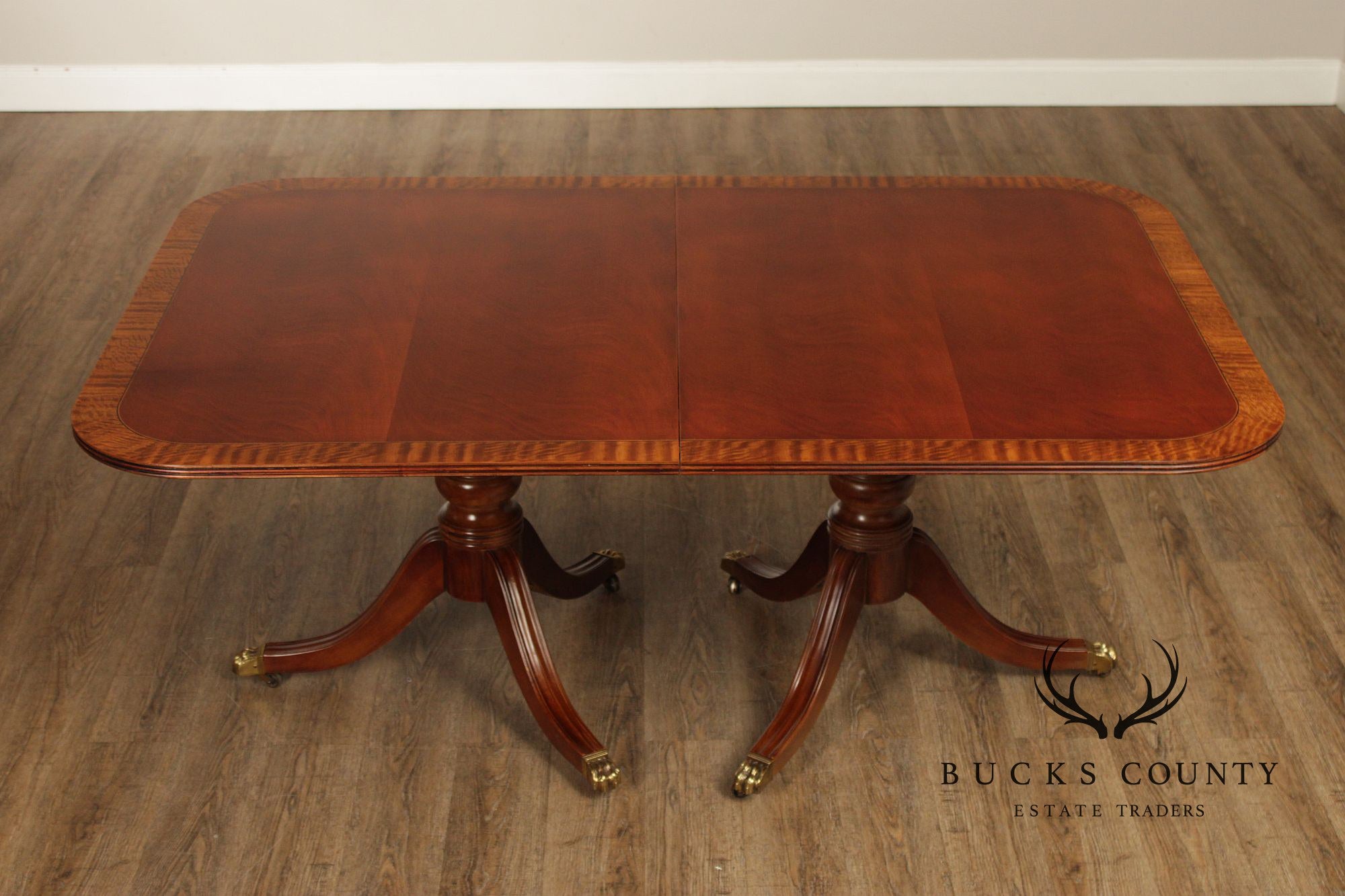 Henredon Georgian Style Double Pedestal Banded Mahogany Dining Table