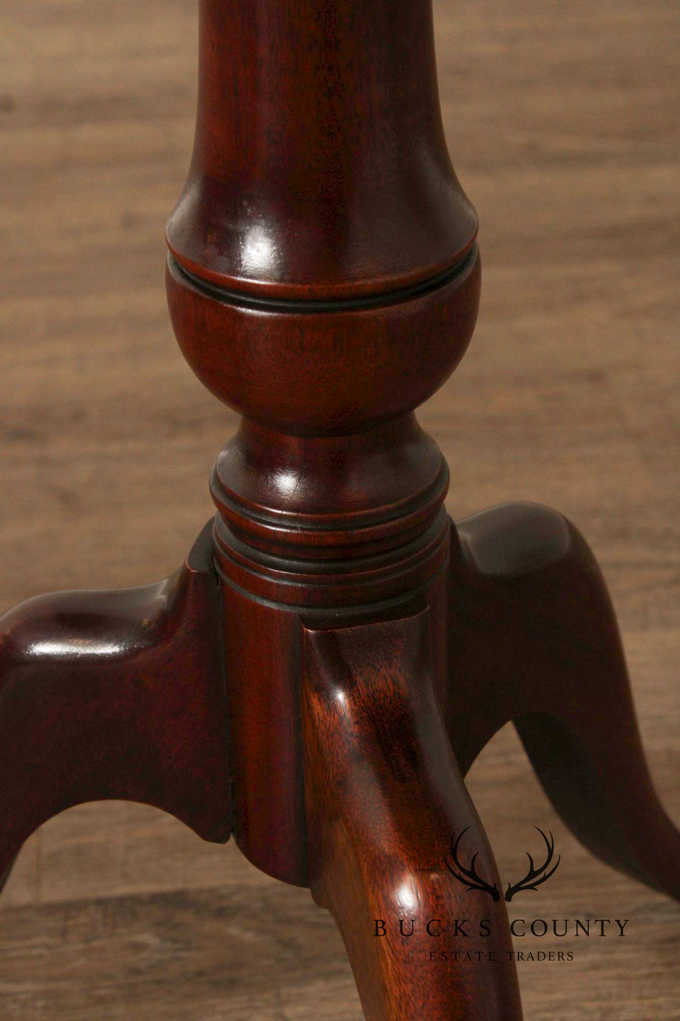 Mahogany Federal Style Round Pedestal Table