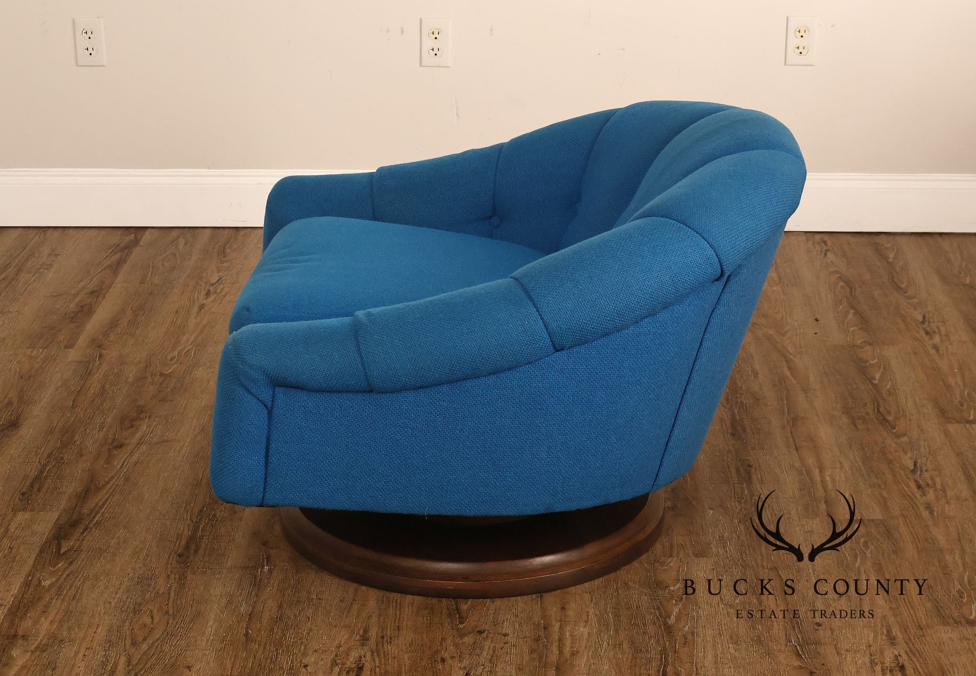 Schnadig Mid Century Modern  Blue Upholstered Swivel Lounge Chair