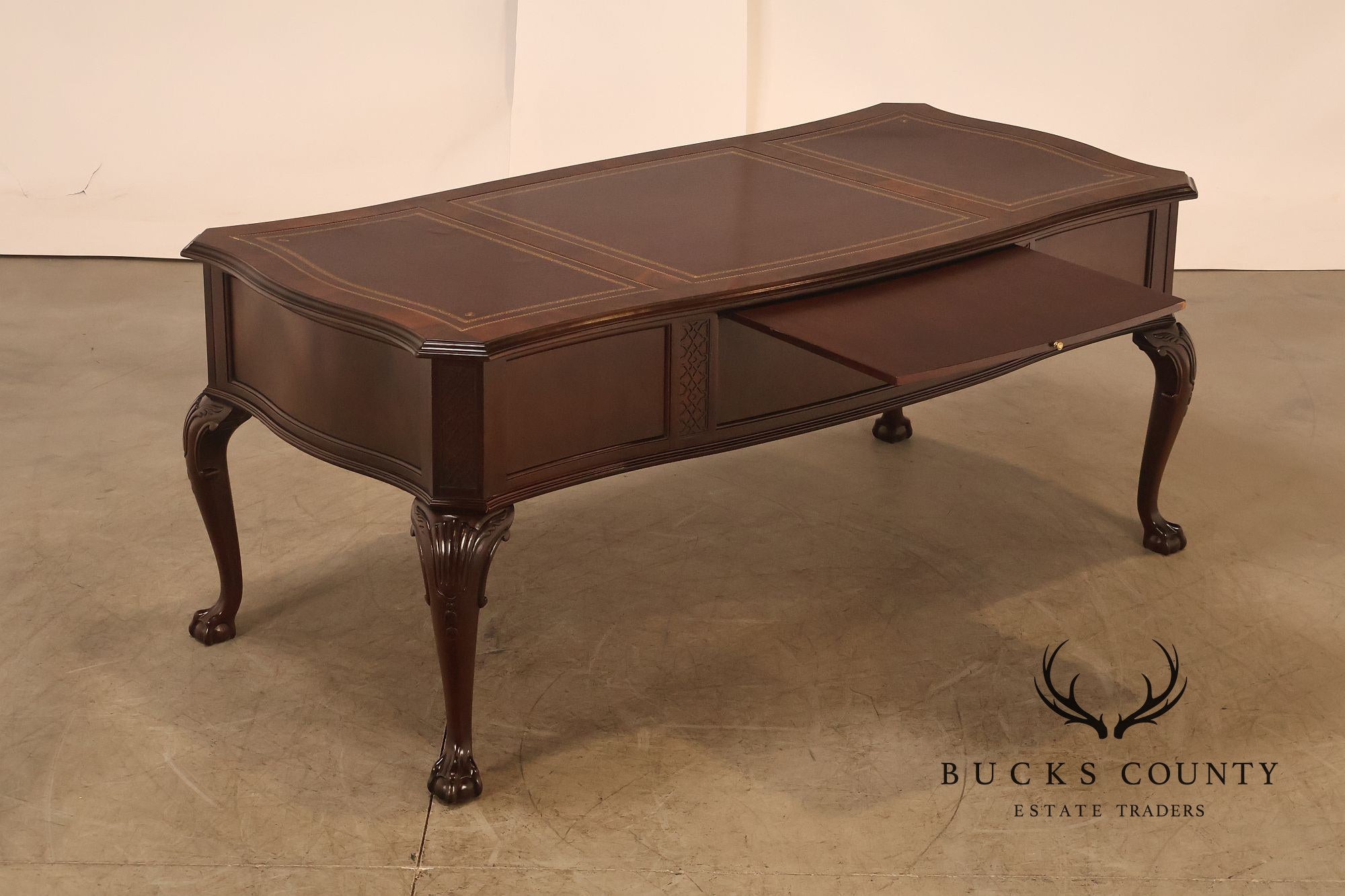 Sligh Georgian Style Vintage Mahogany Leather Top Executive Desk