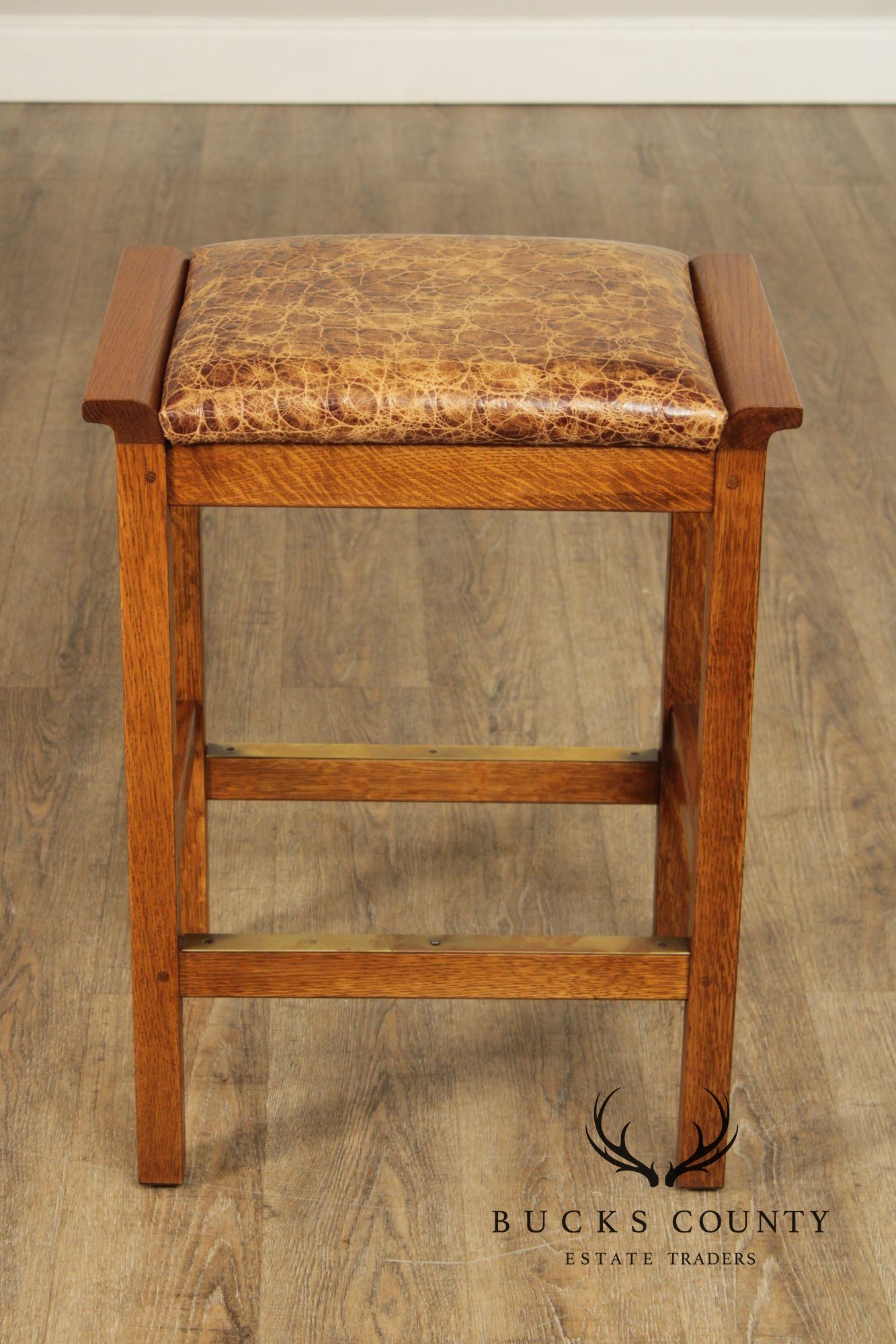 Stickley Mission Collection Set Of Three Oak And LKeather Casual Dining Counter Stools