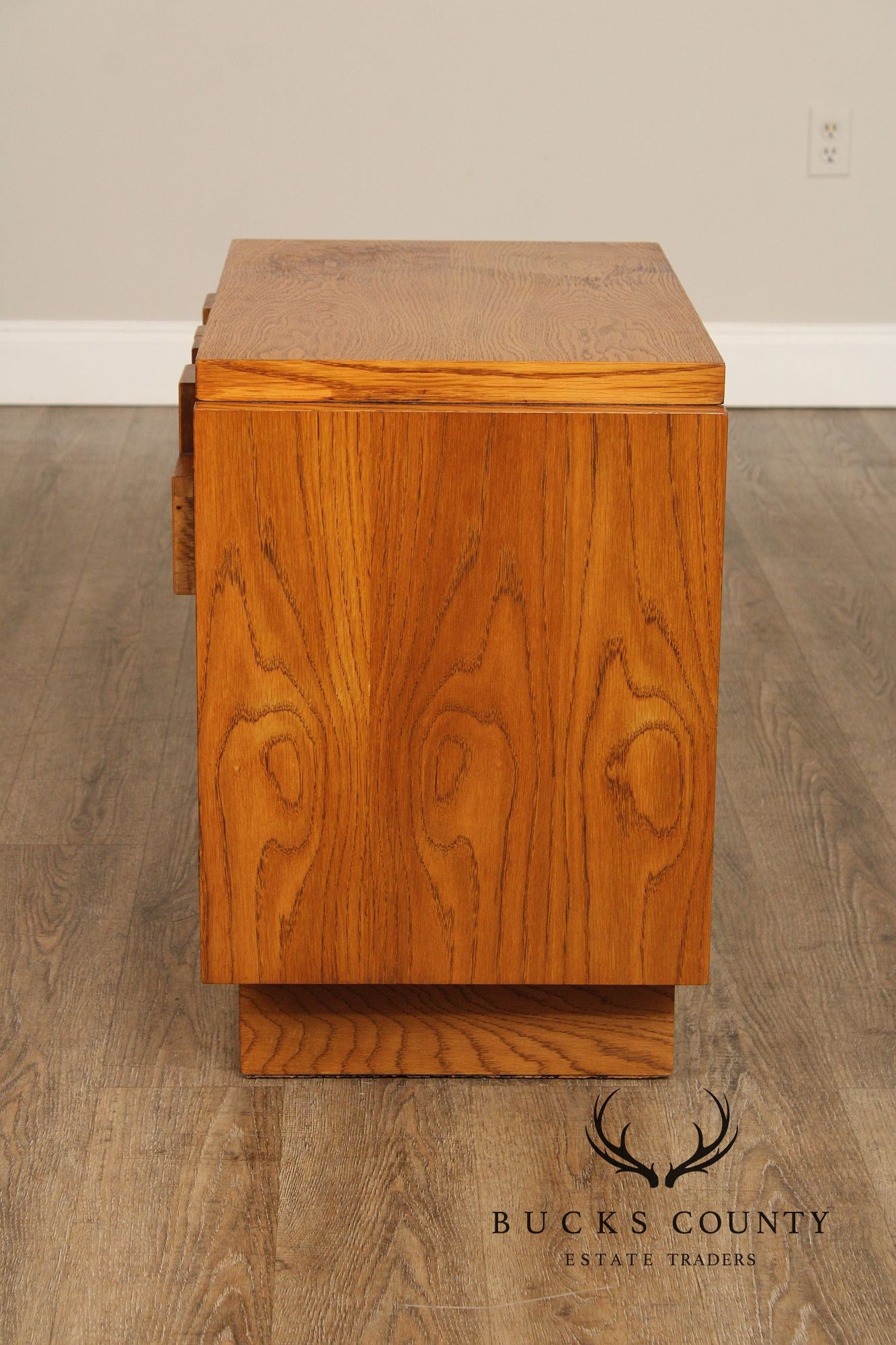 Lane Mid Century Modern Pair of Brutalist Oak Nightstands