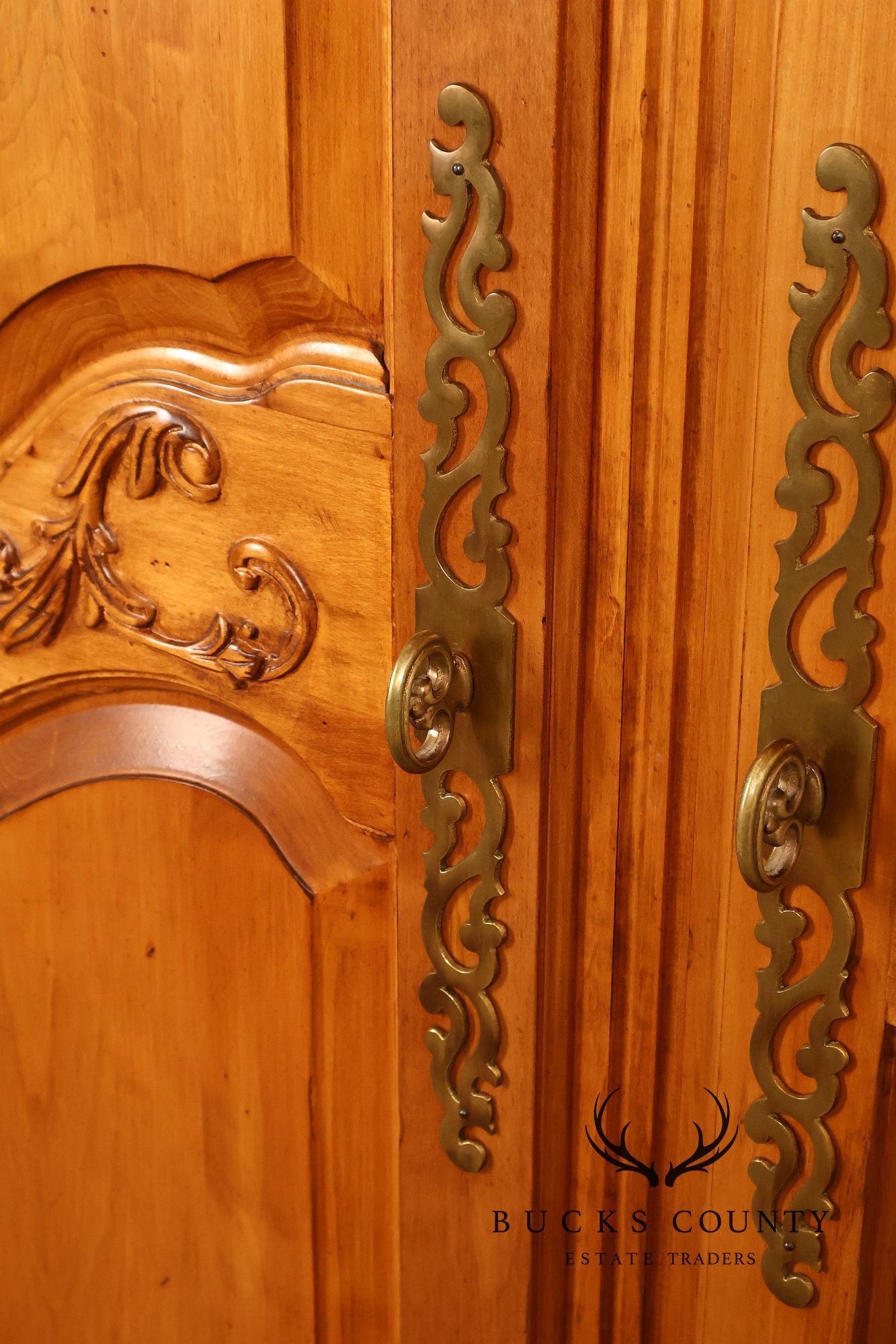 ETHAN ALLEN LEGACY COLLECTION FRENCH LOUIS XV STYLE MAPLE ARMOIRE