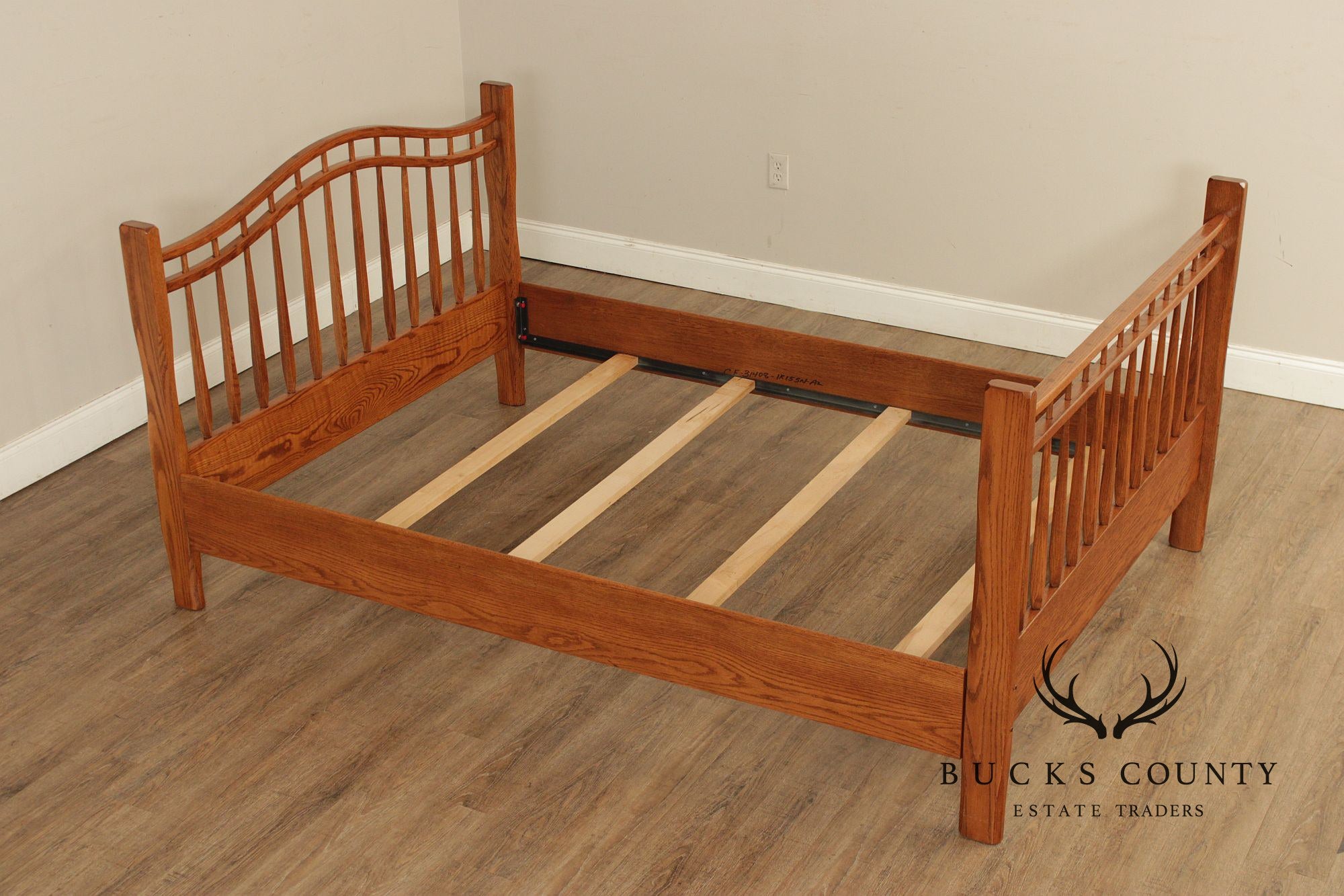 Hunt Country Furniture Farmhouse Style Oak Spindle Full-Size Bed
