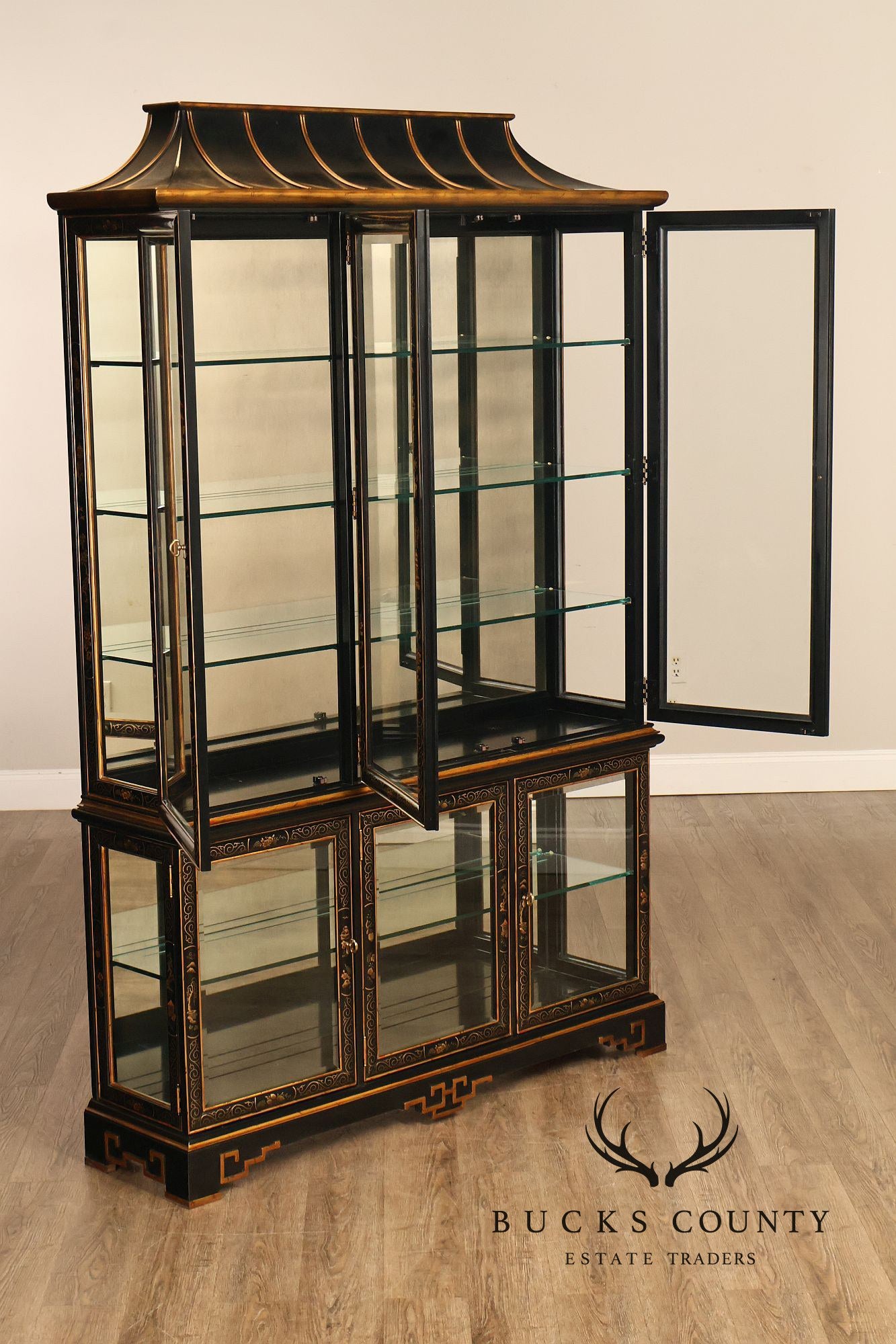 Drexel Heritage Et Cetera Asian Chinoiserie Hand Painted Lighted China Display Cabinet